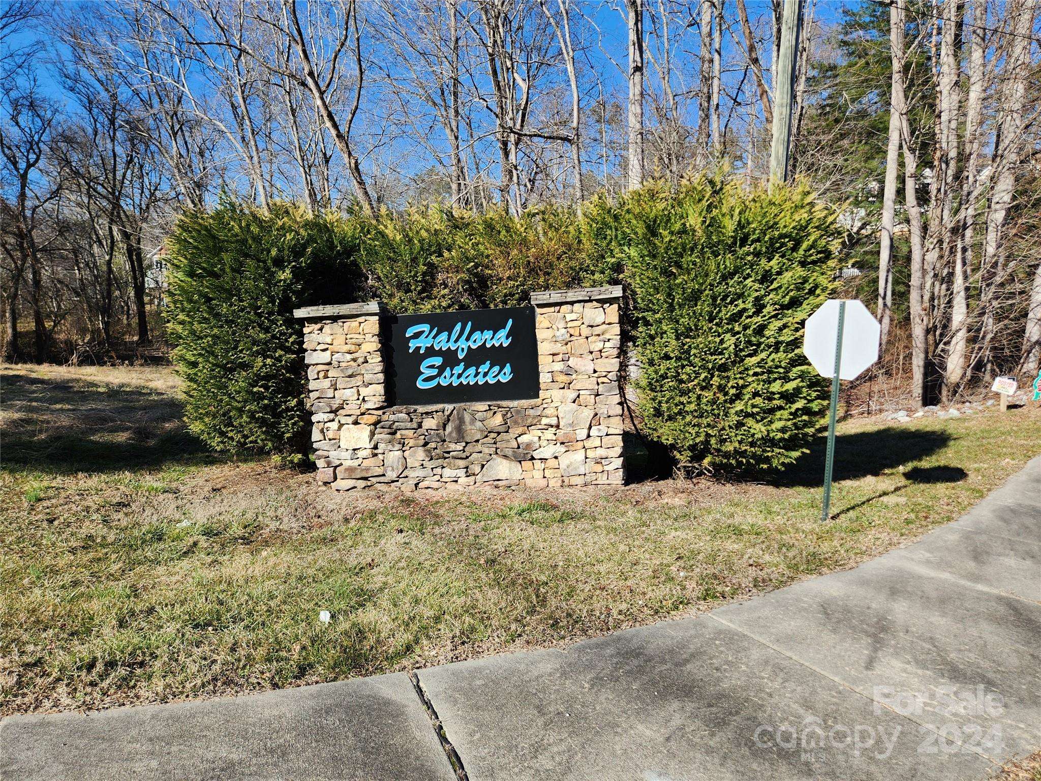 Hendersonville, NC 28792,137 Halford DR