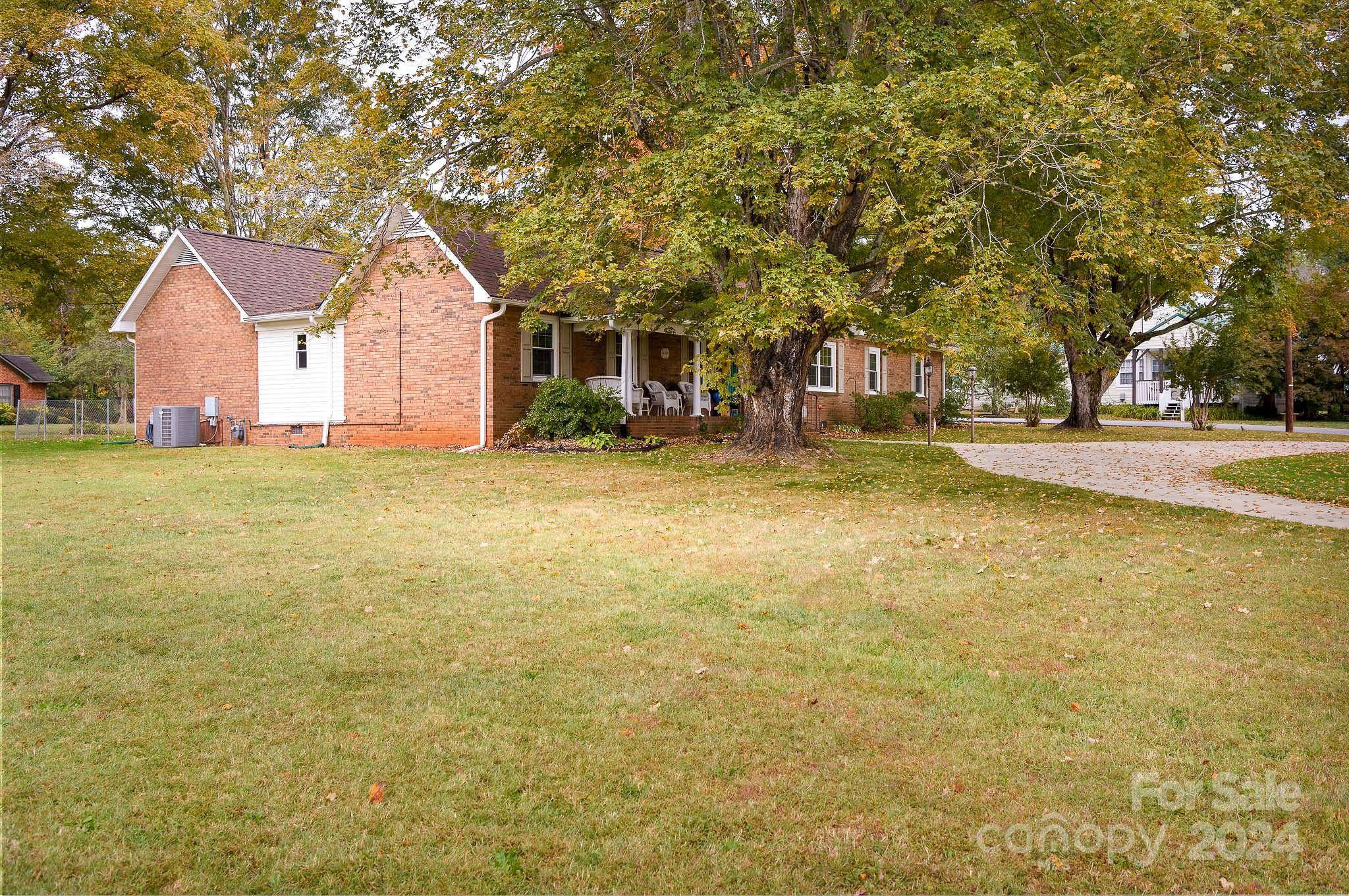 Mocksville, NC 27028,784 Yadkinville RD