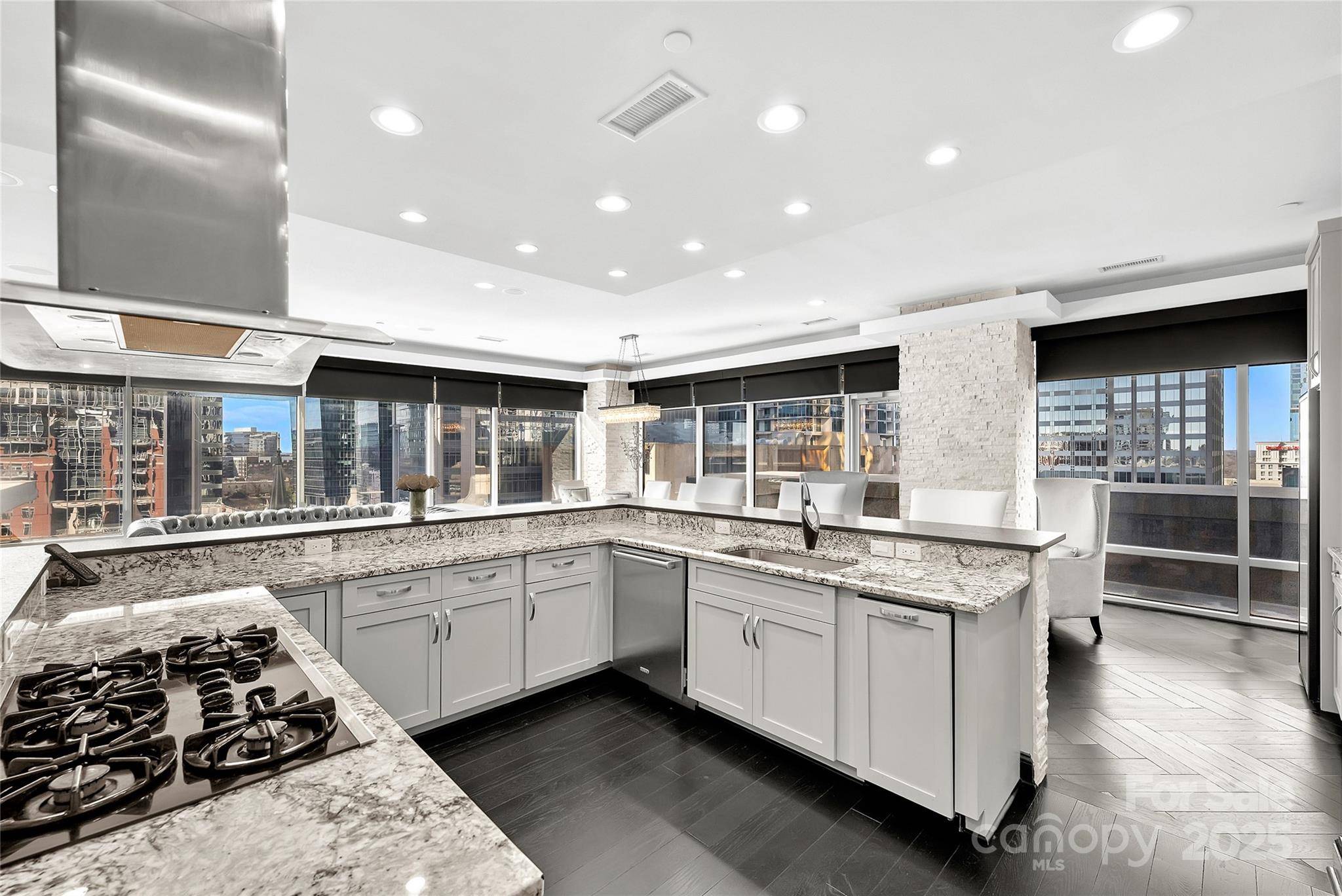 Charlotte, NC 28202,435 S Tryon ST #800