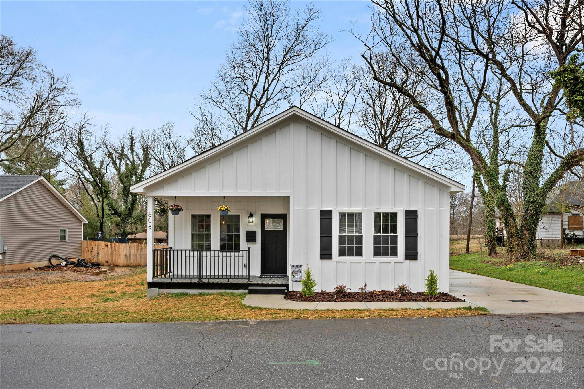 Lincolnton, NC 28092,608 Tait ST