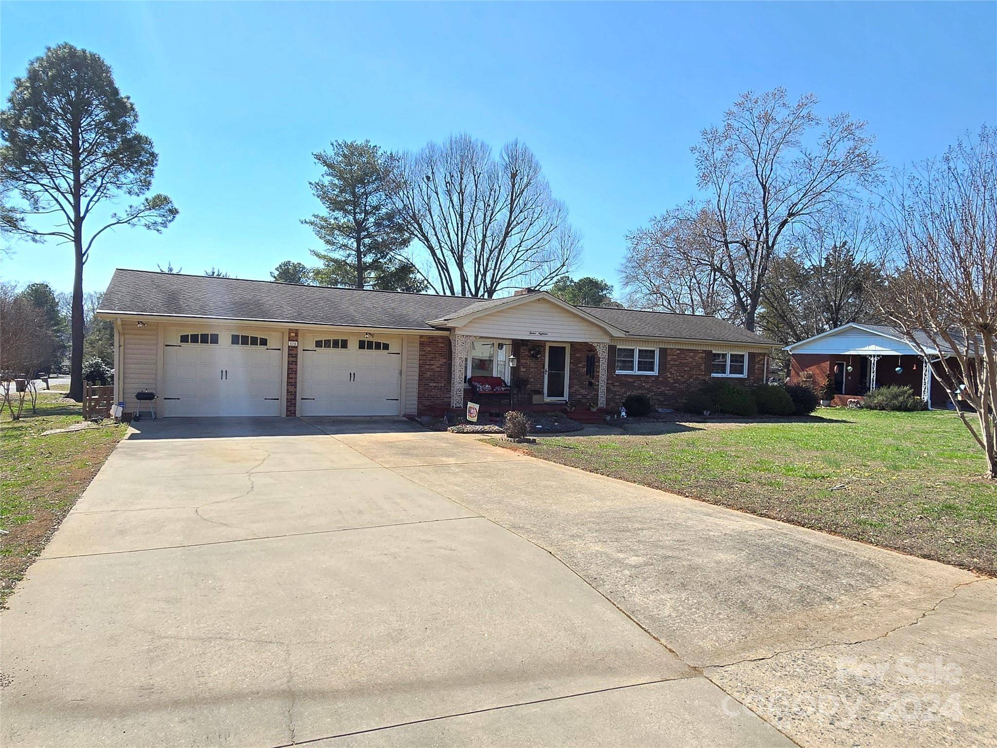 Shelby, NC 28150,1218 Meadowood LN