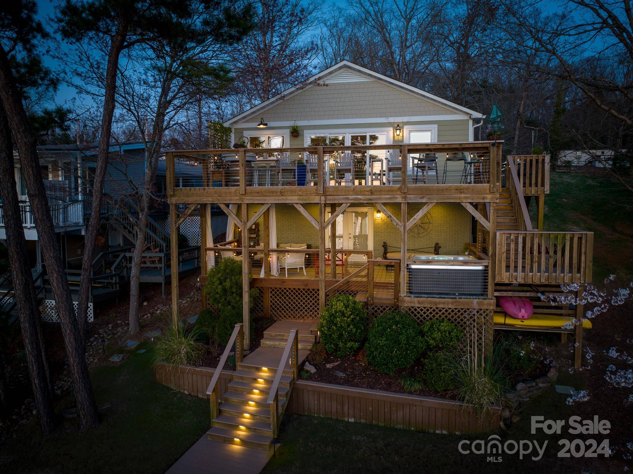 Badin Lake, NC 28127,152 Shoreline RD