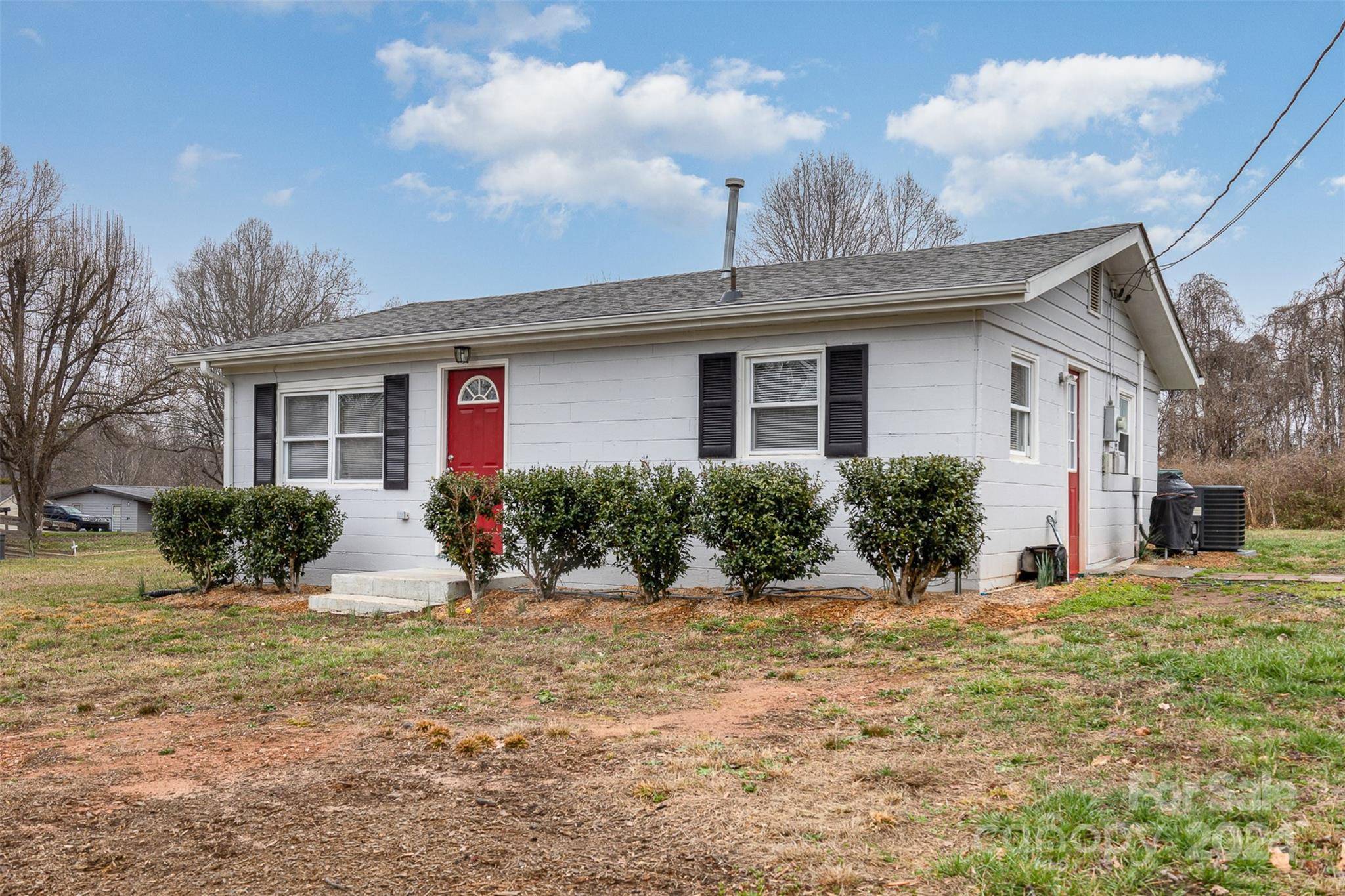 Newton, NC 28658,802 S Davis AVE