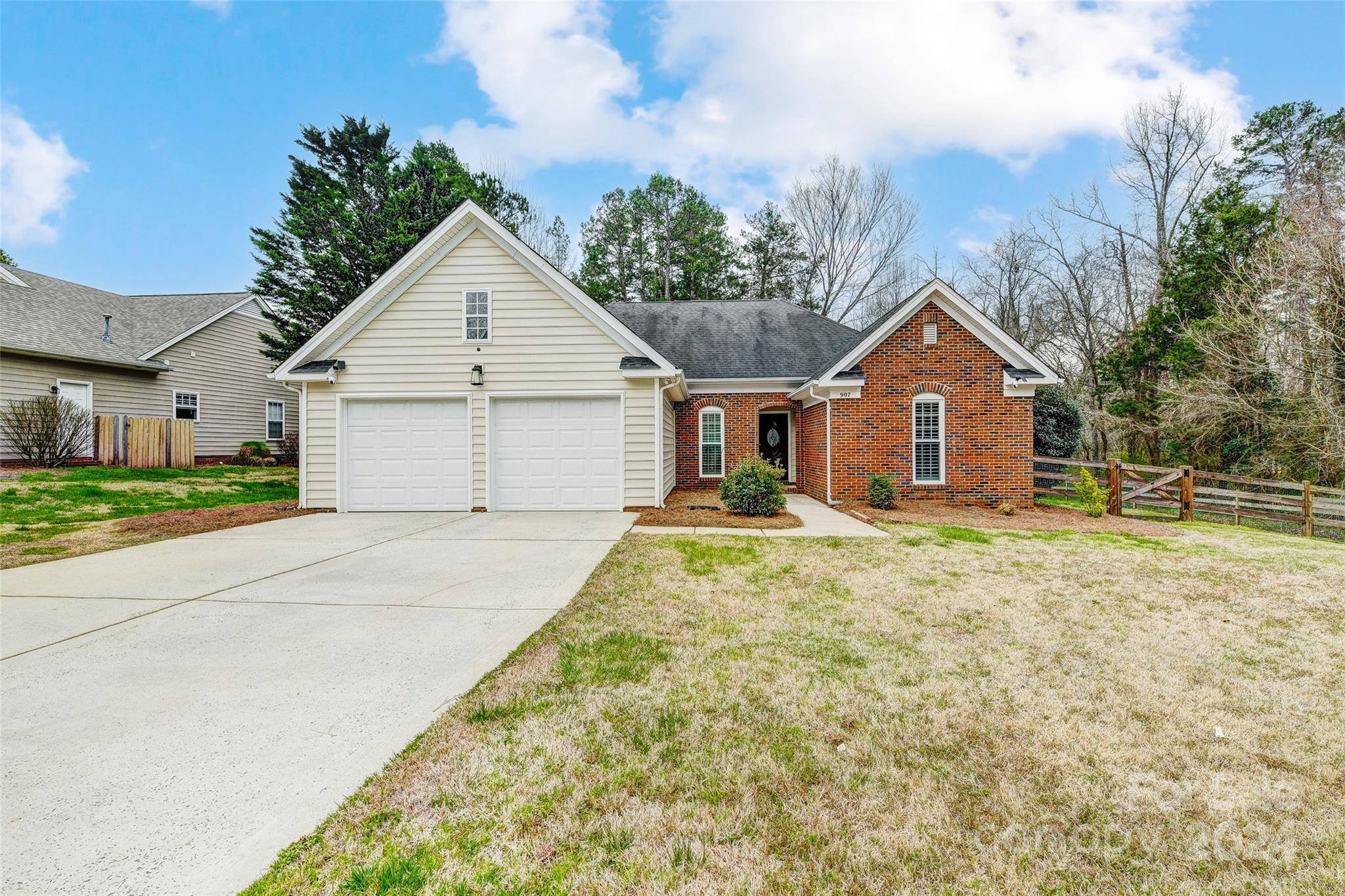 Kannapolis, NC 28081,907 Lantern WAY