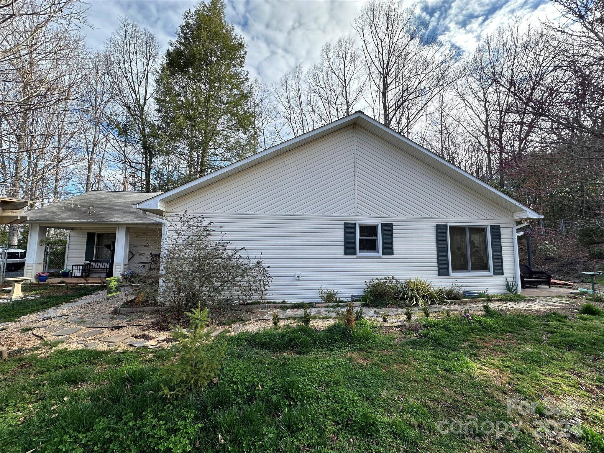 Sylva, NC 28779,263 Holly Hills RD