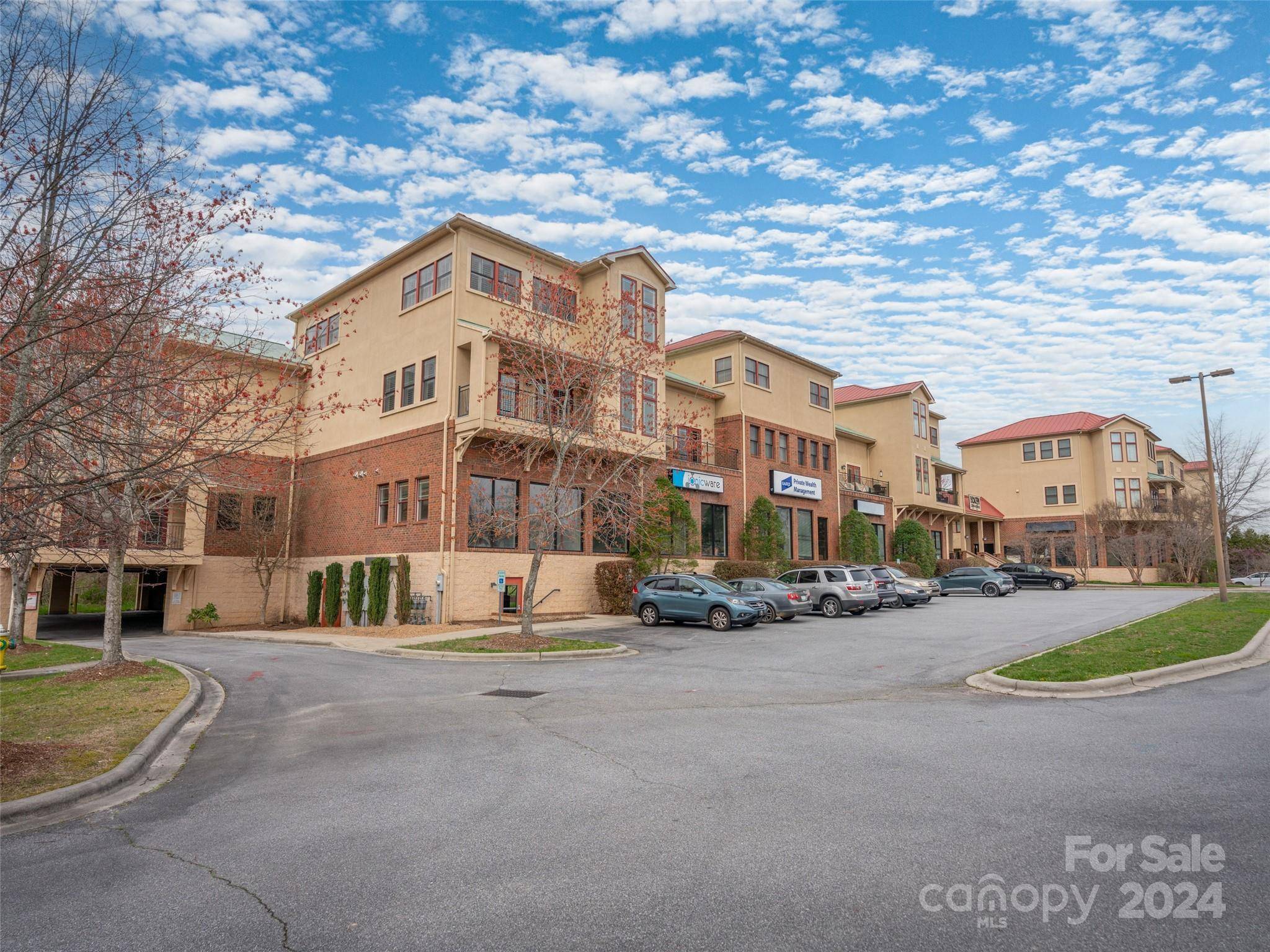 Hendersonville, NC 28792,475 Church ST #A