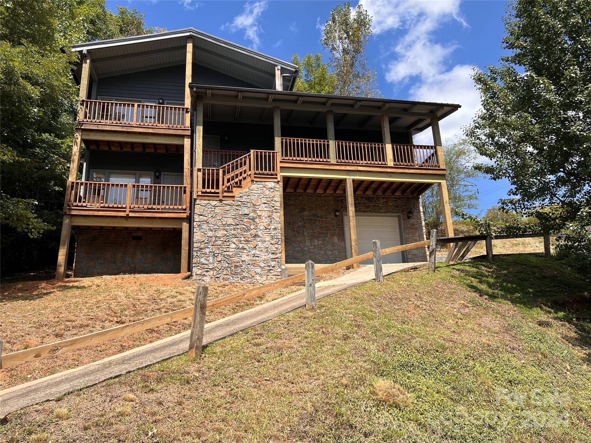 Canton, NC 28716,58 Country Cottage LN