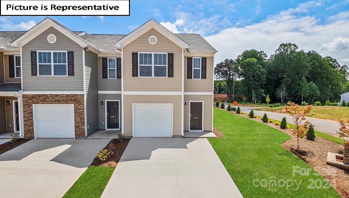 Charlotte, NC 28216,9012 Lowfalls LN