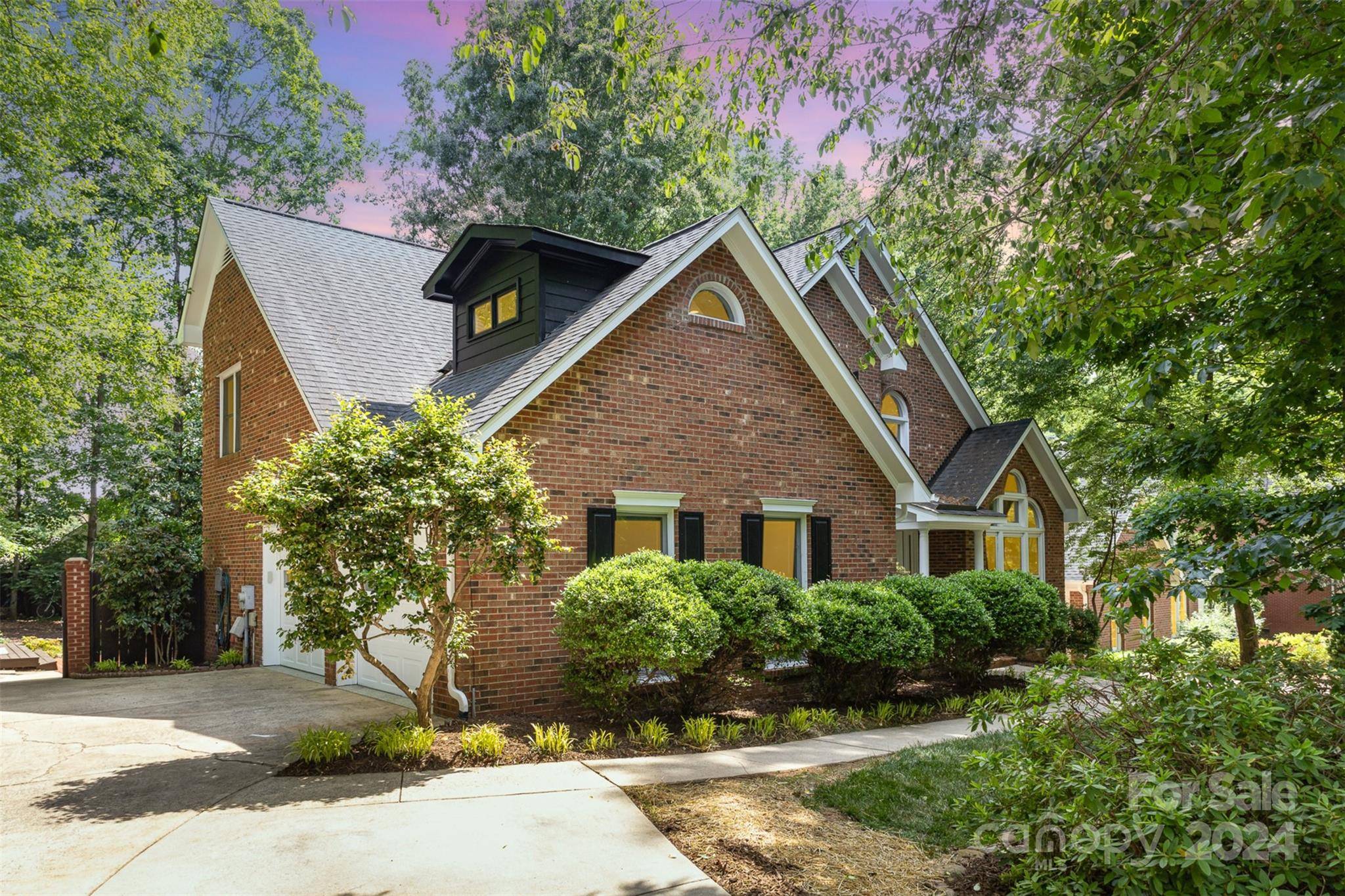 Charlotte, NC 28211,824 Queen Charlottes CT