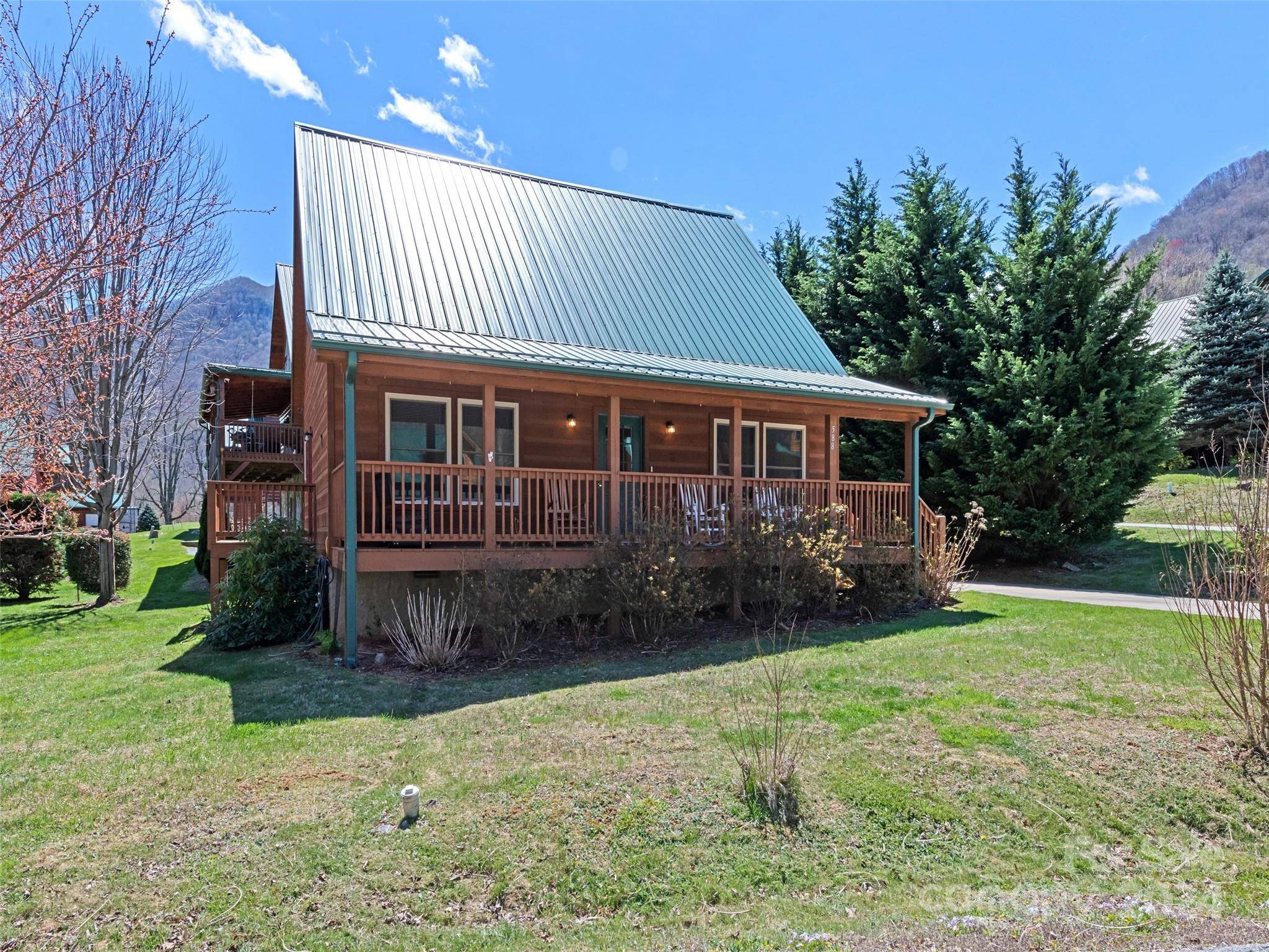 Maggie Valley, NC 28751,588 Panoramic LOOP