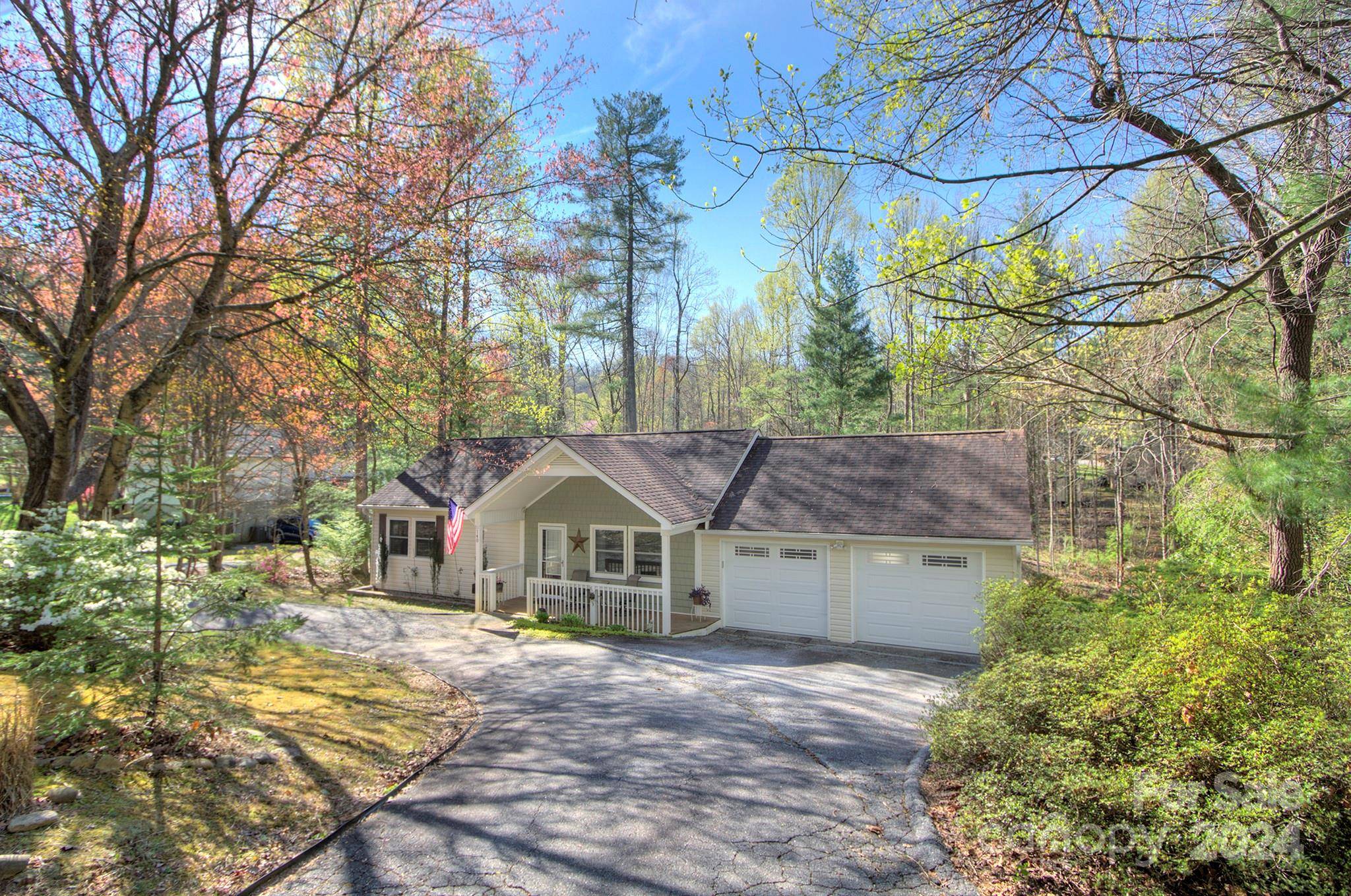 Flat Rock, NC 28731,140 Cinnamon WAY