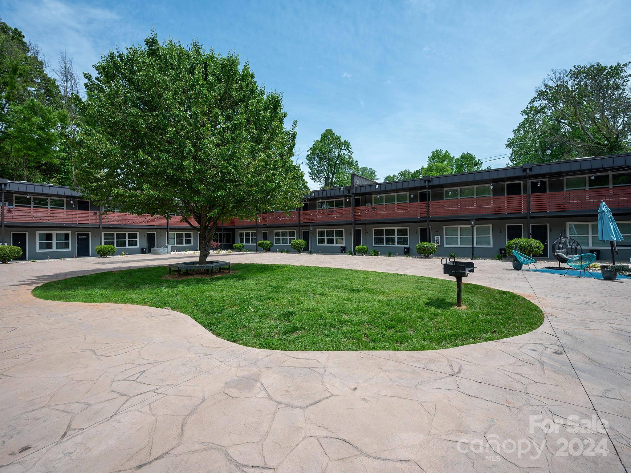 Charlotte, NC 28205,2000 Patio CT #124