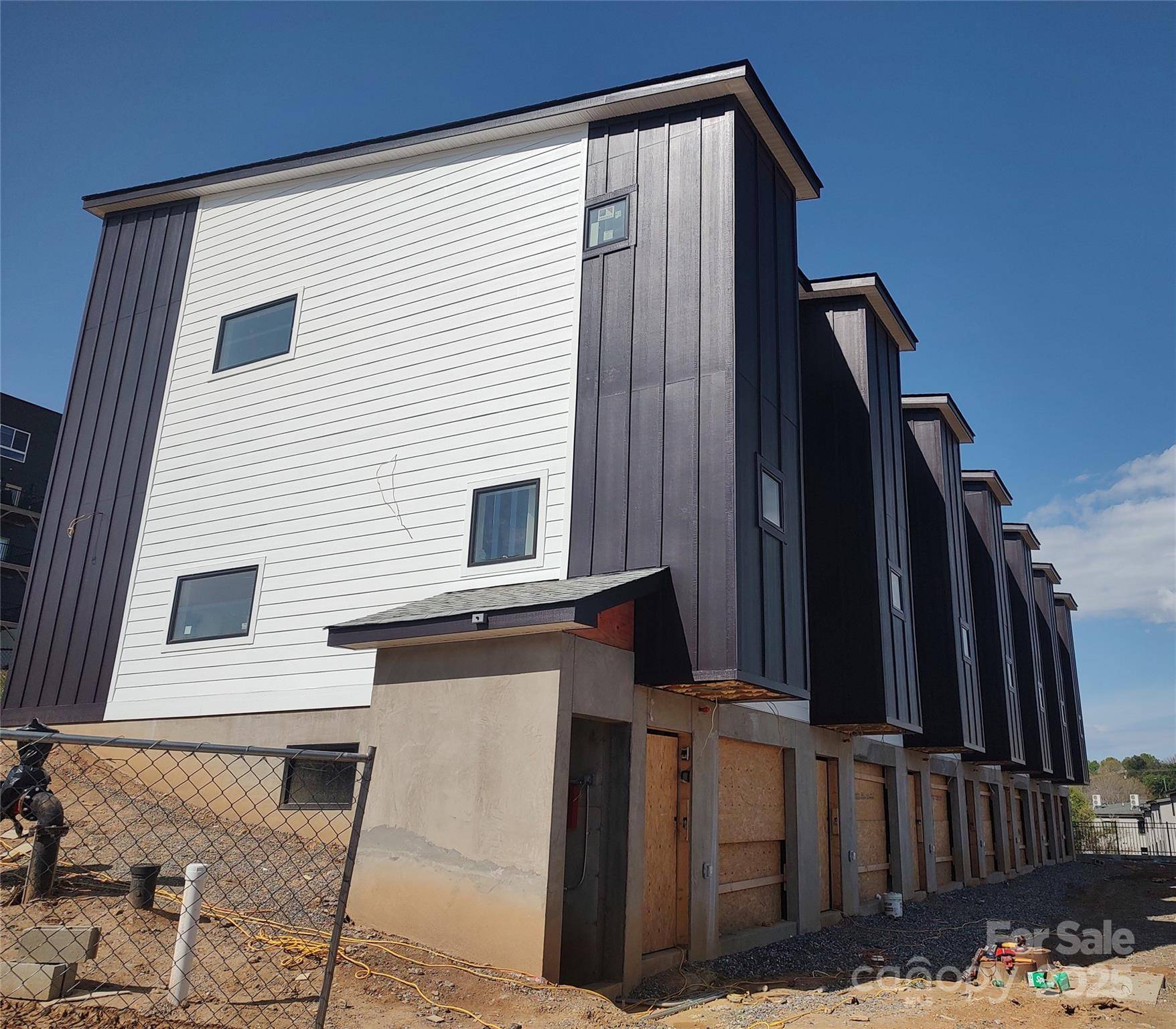 Asheville, NC 28801,3 Lee Garden LN #105