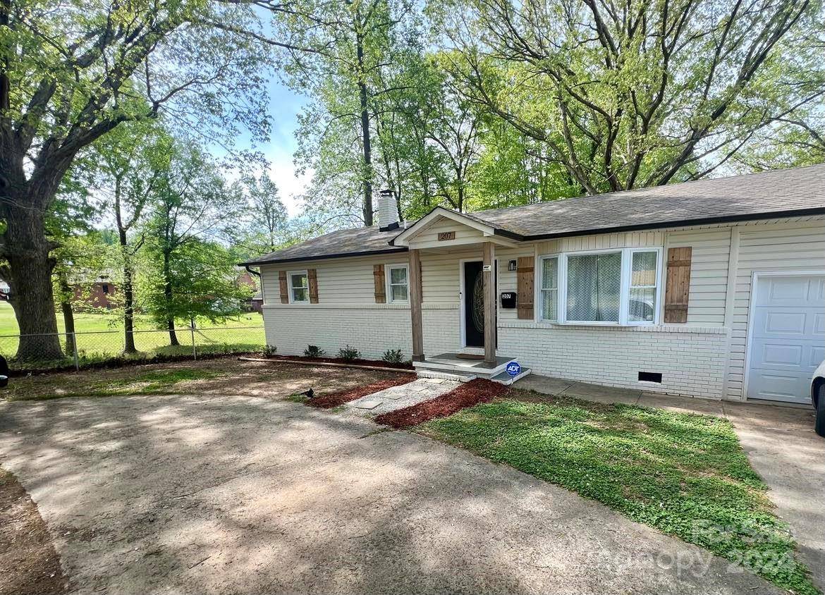 Stanley, NC 28164,207 Hovis RD