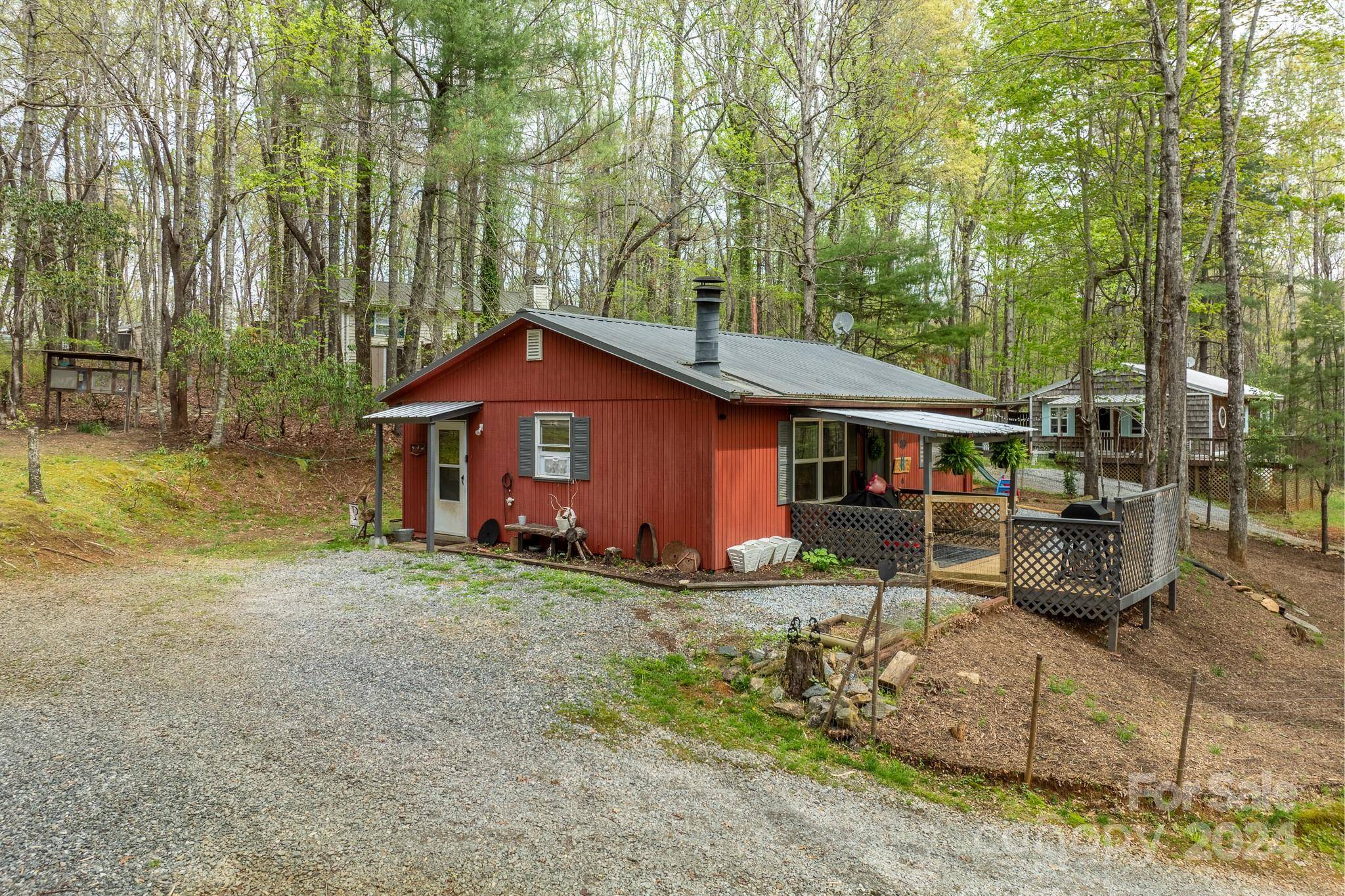 Rosman, NC 28772,67 Pine RD