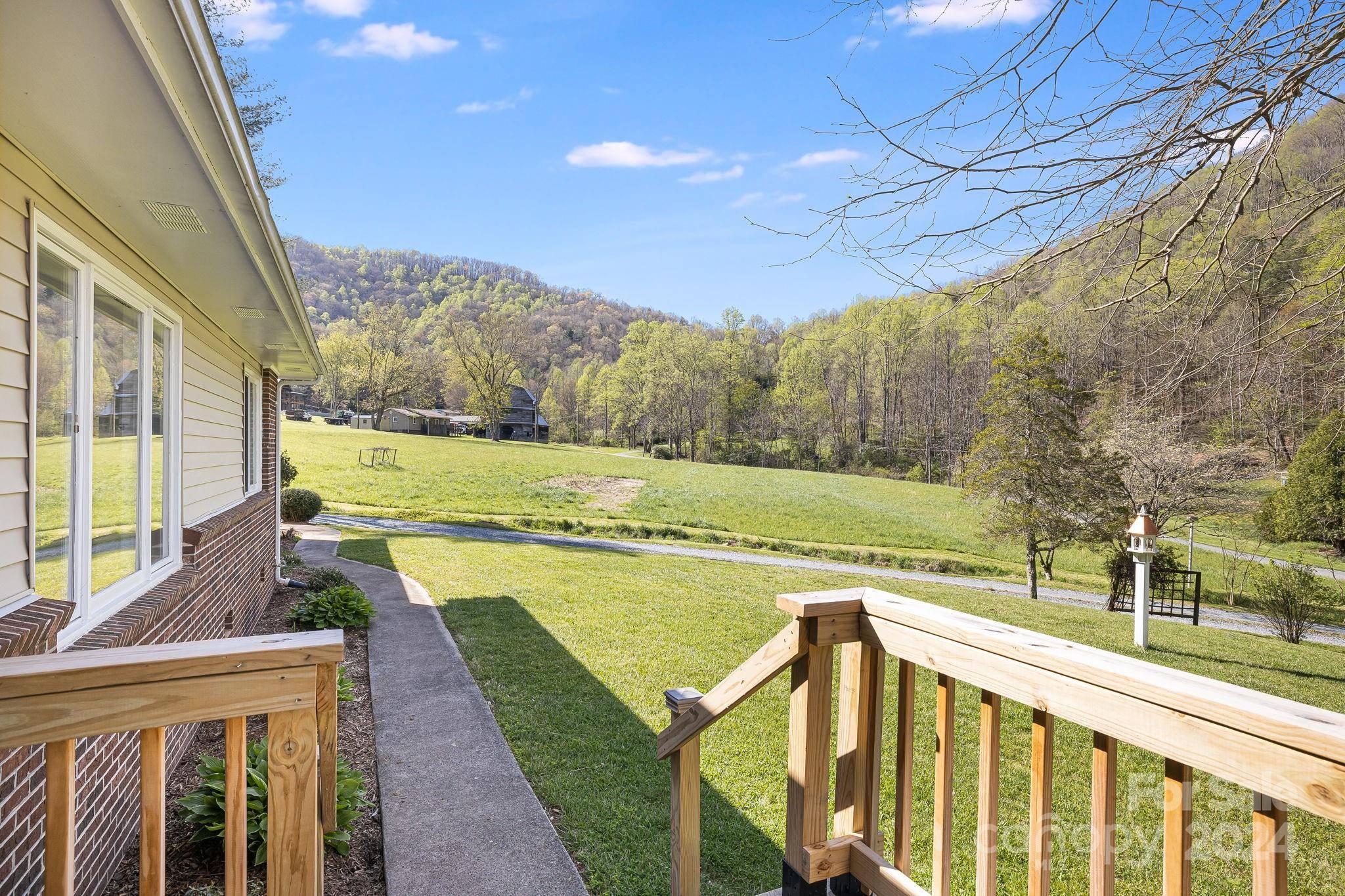 Bryson City, NC 28713,65 Earls RD