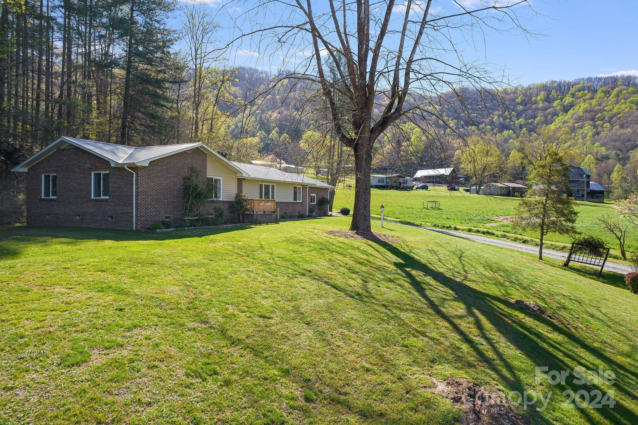 Bryson City, NC 28713,65 Earls RD