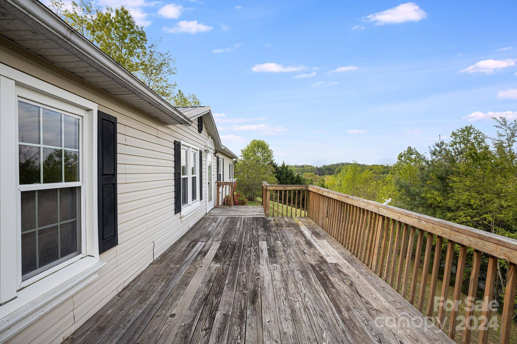 Hendersonville, NC 28792,218 Sandy Creek CT