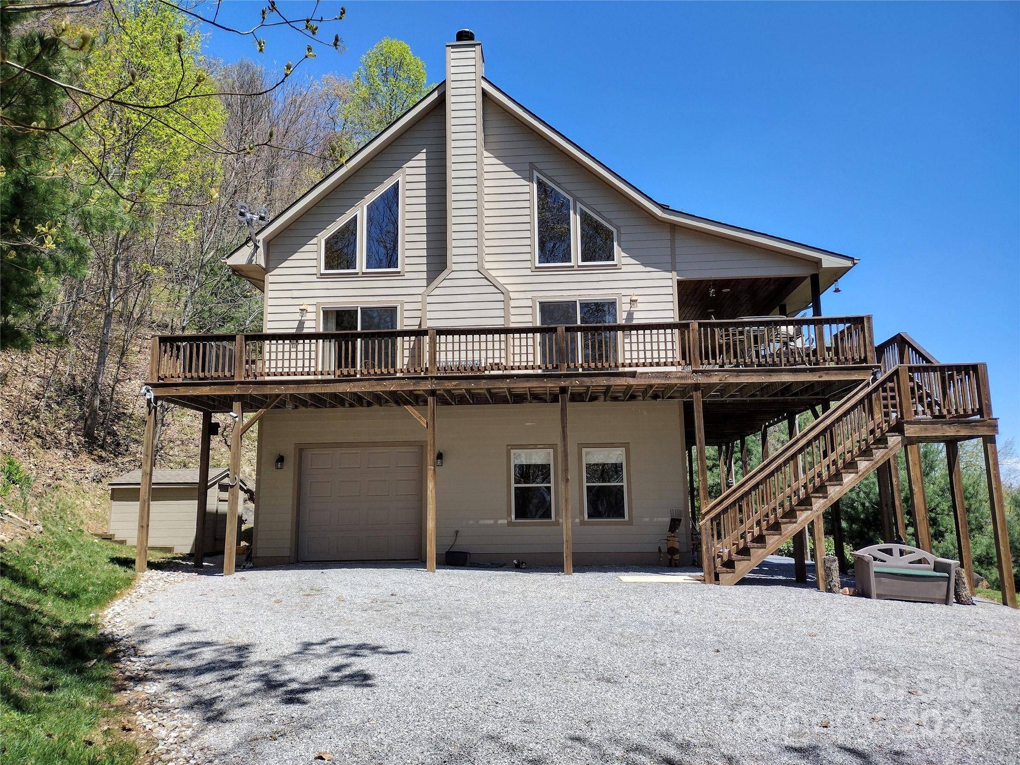 Burnsville, NC 28714,390 Peacock LN