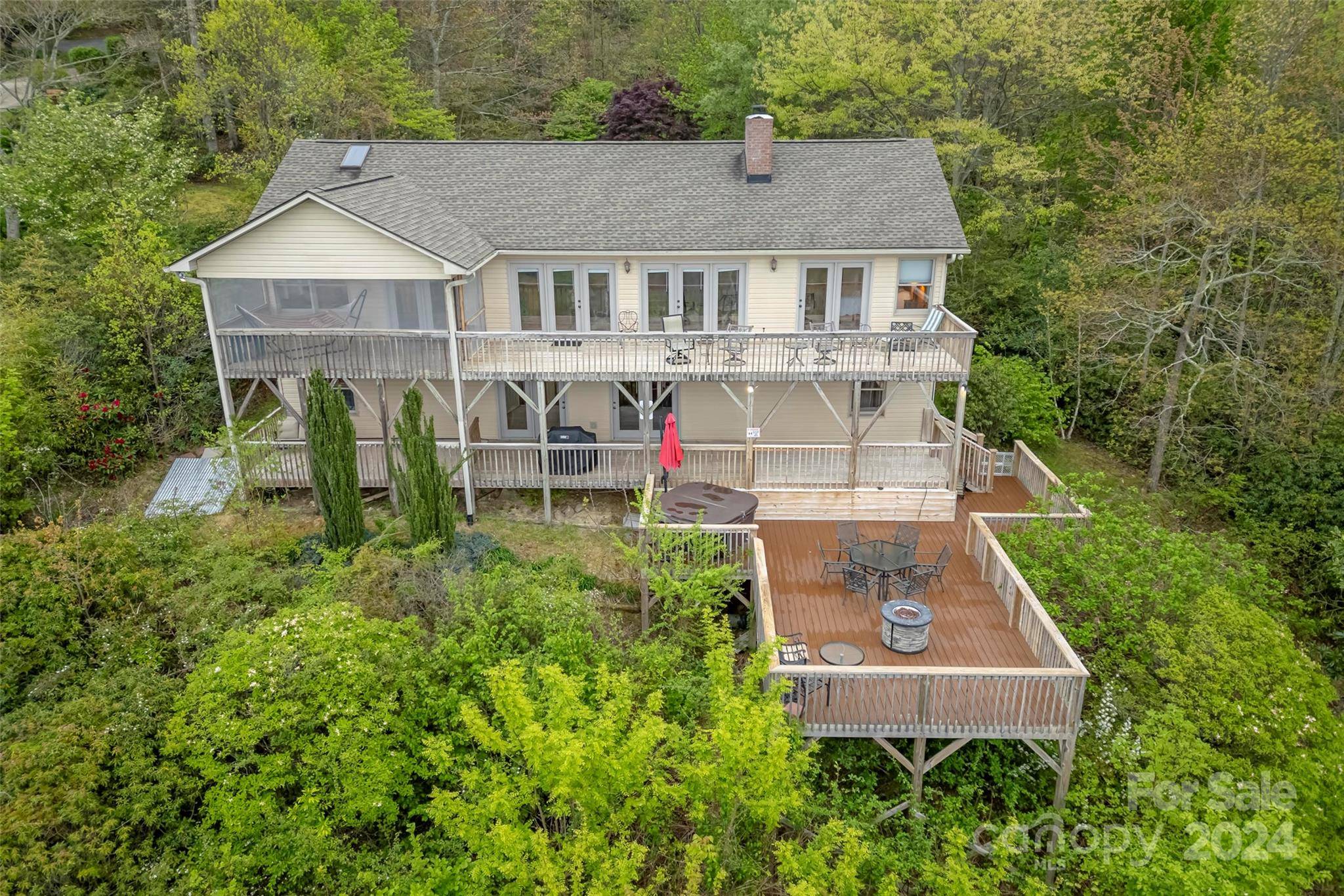 Brevard, NC 28712,70 Moor LN