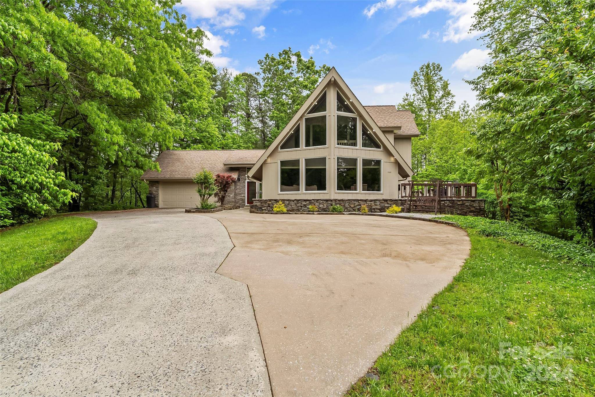 Marion, NC 28752,818 Deep Woods DR