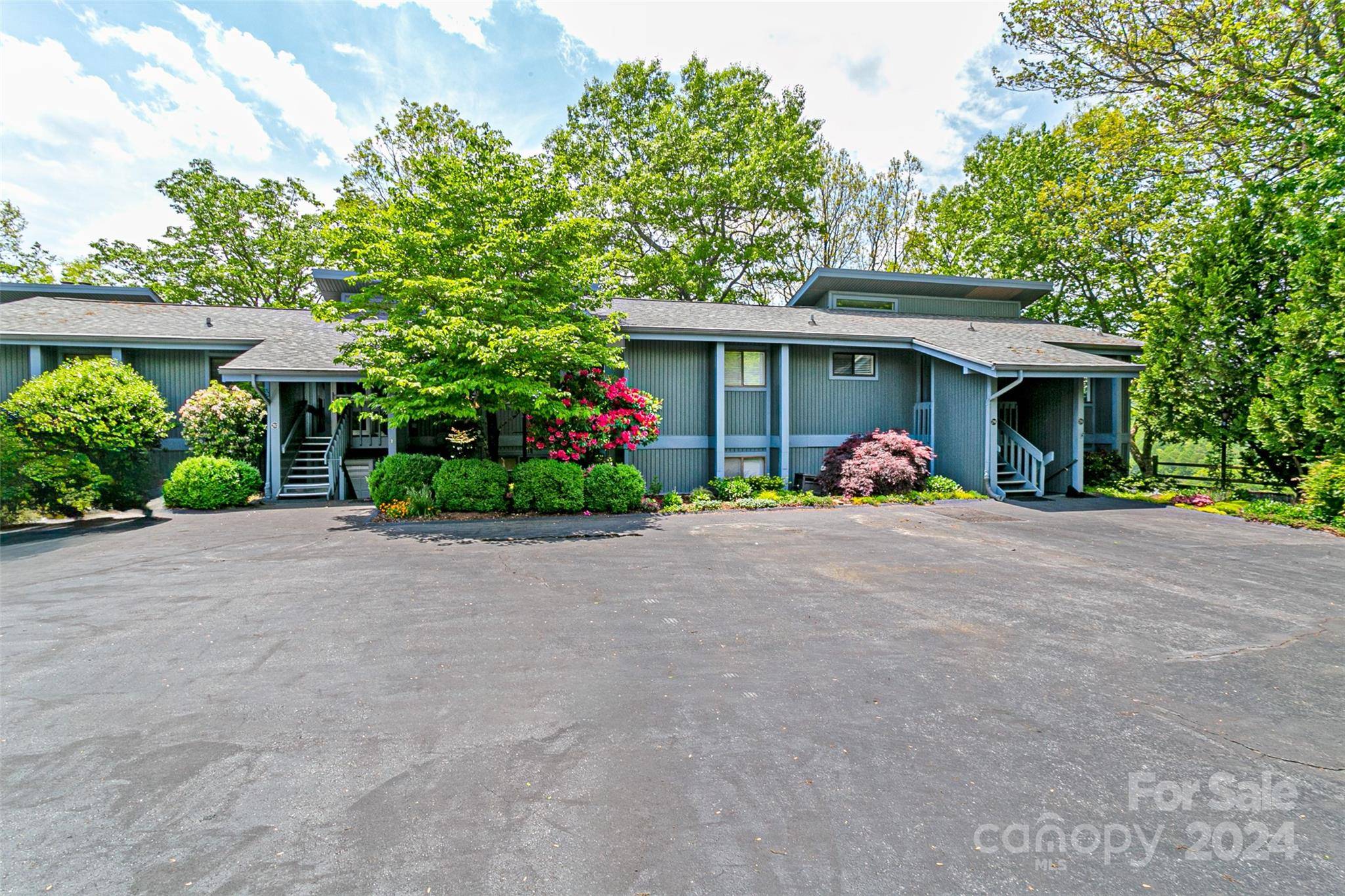 Brevard, NC 28712,284 Tinequa DR