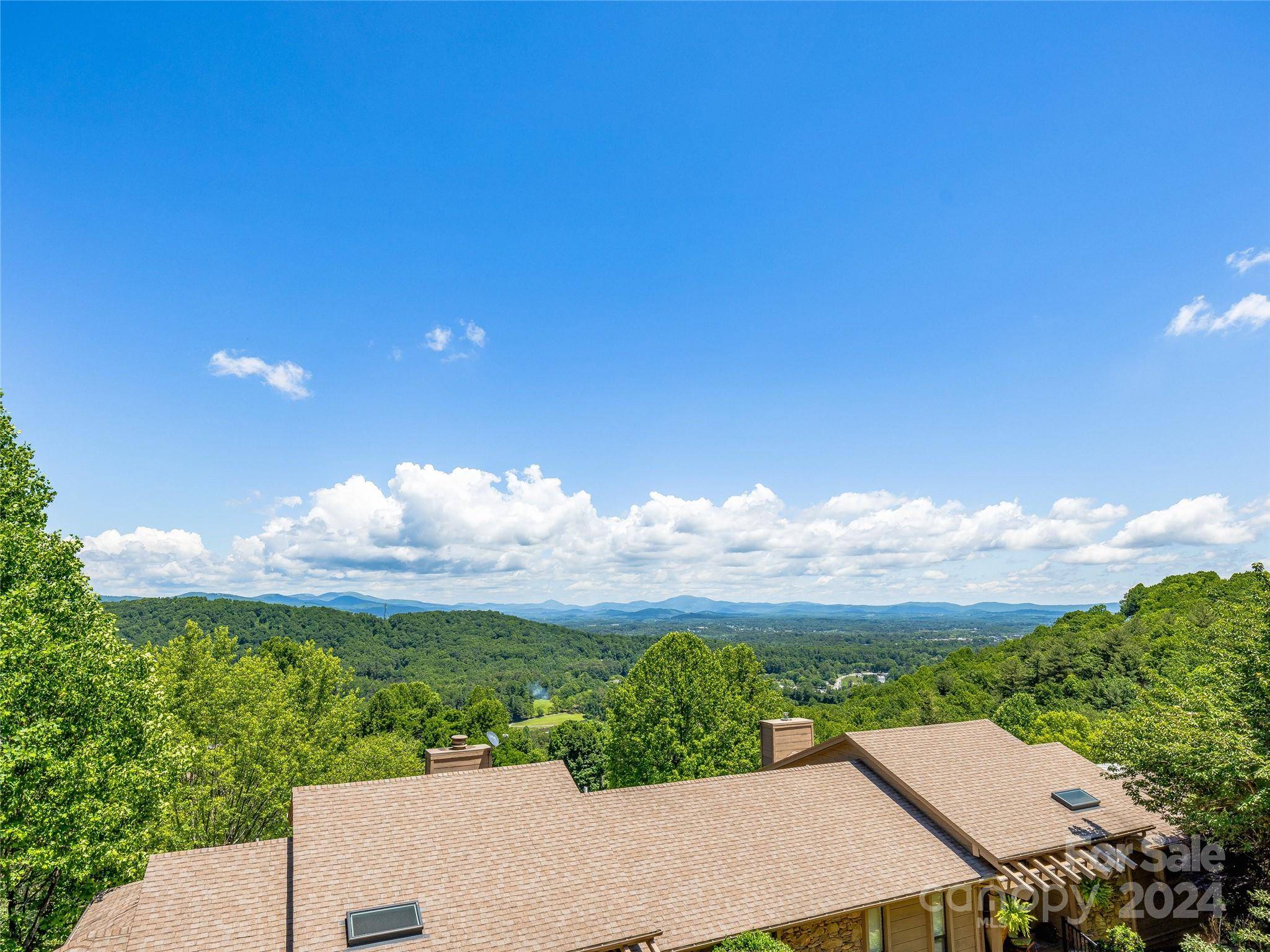 Hendersonville, NC 28739,161 Country Ridge RD