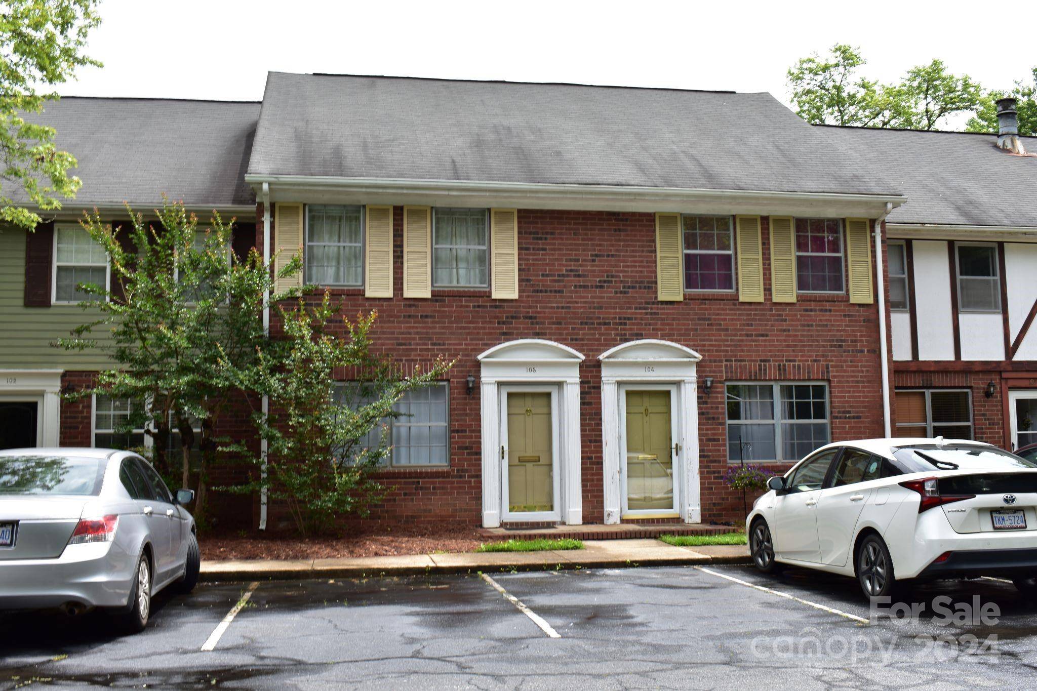 Salisbury, NC 28146,1300 Larchmont PL #103