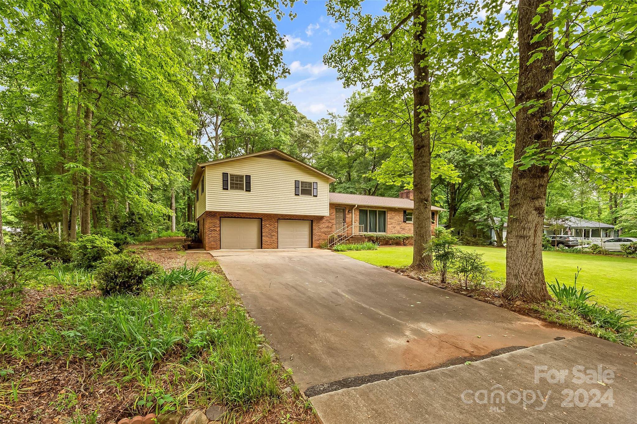 Newton, NC 28658,1090 Mcalway CT