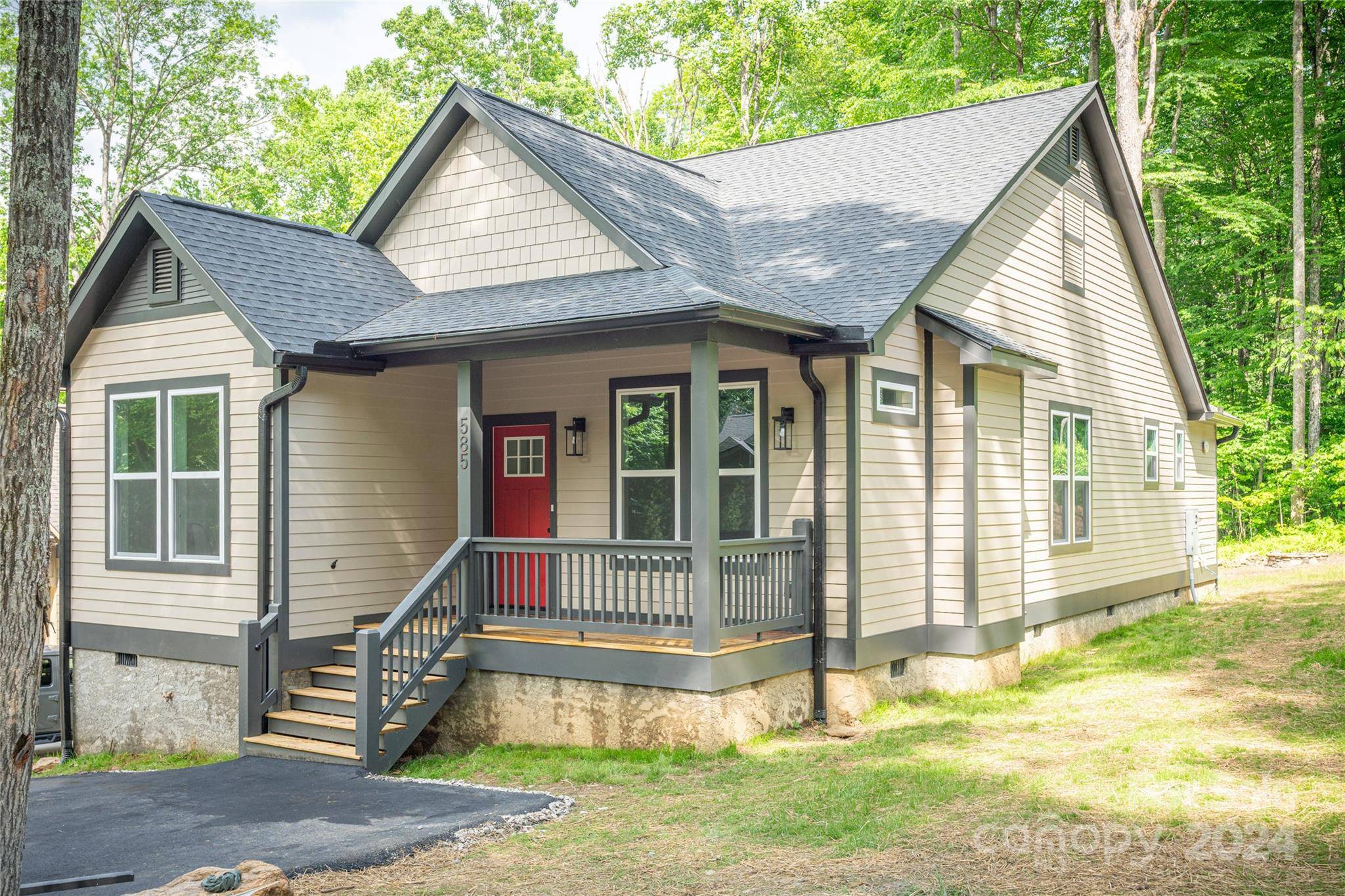 Maggie Valley, NC 28751,585 Twinbrook LN