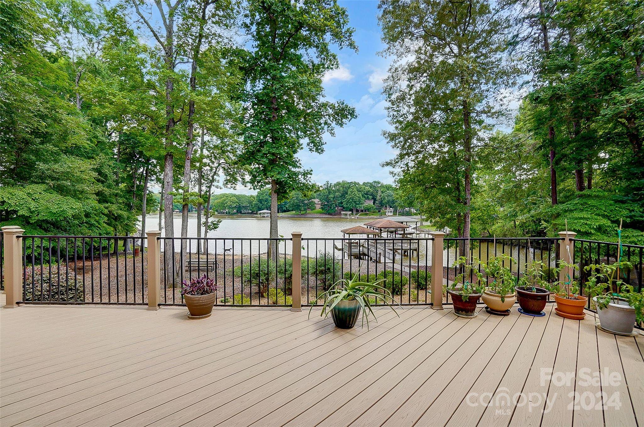 Lake Wylie, SC 29710,4555 River Oaks RD