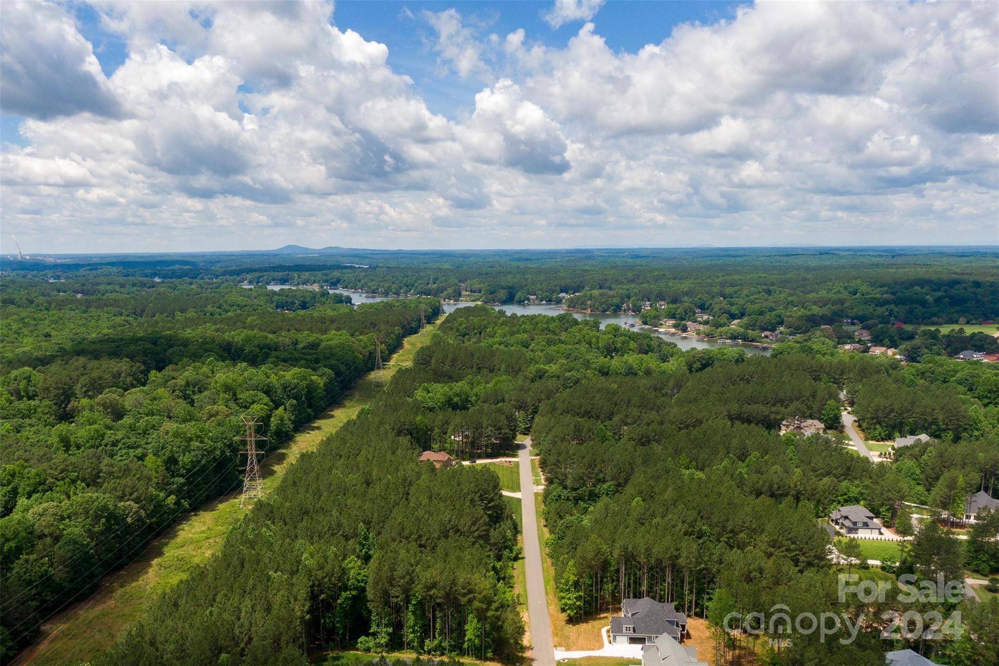 Troutman, NC 28166,115 Winding forest RD