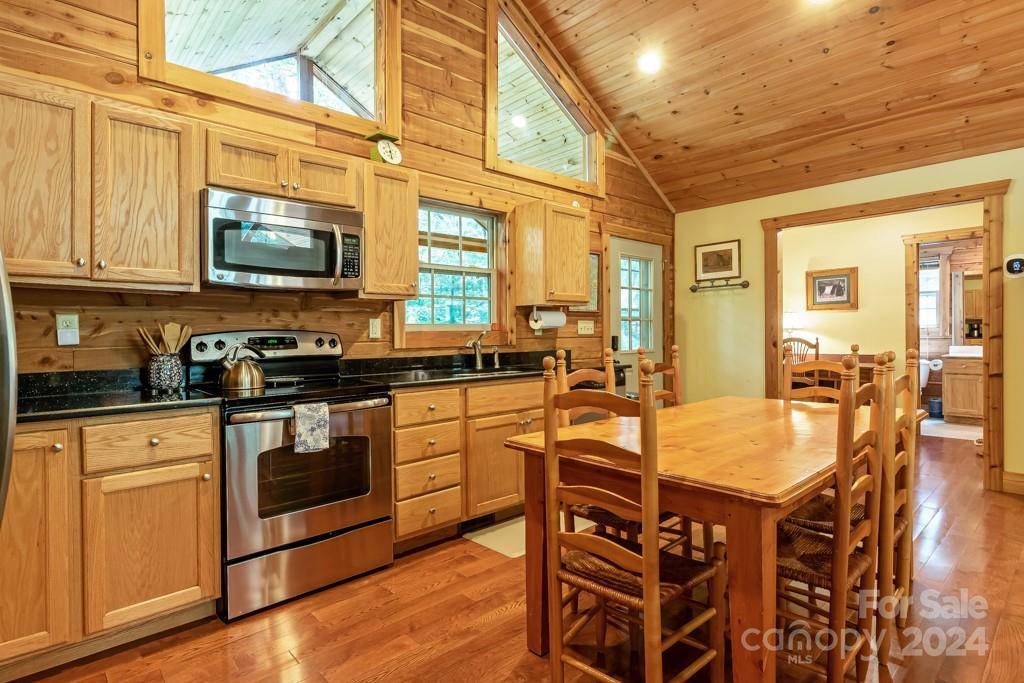 Saluda, NC 28773,14 Tanglewood LN