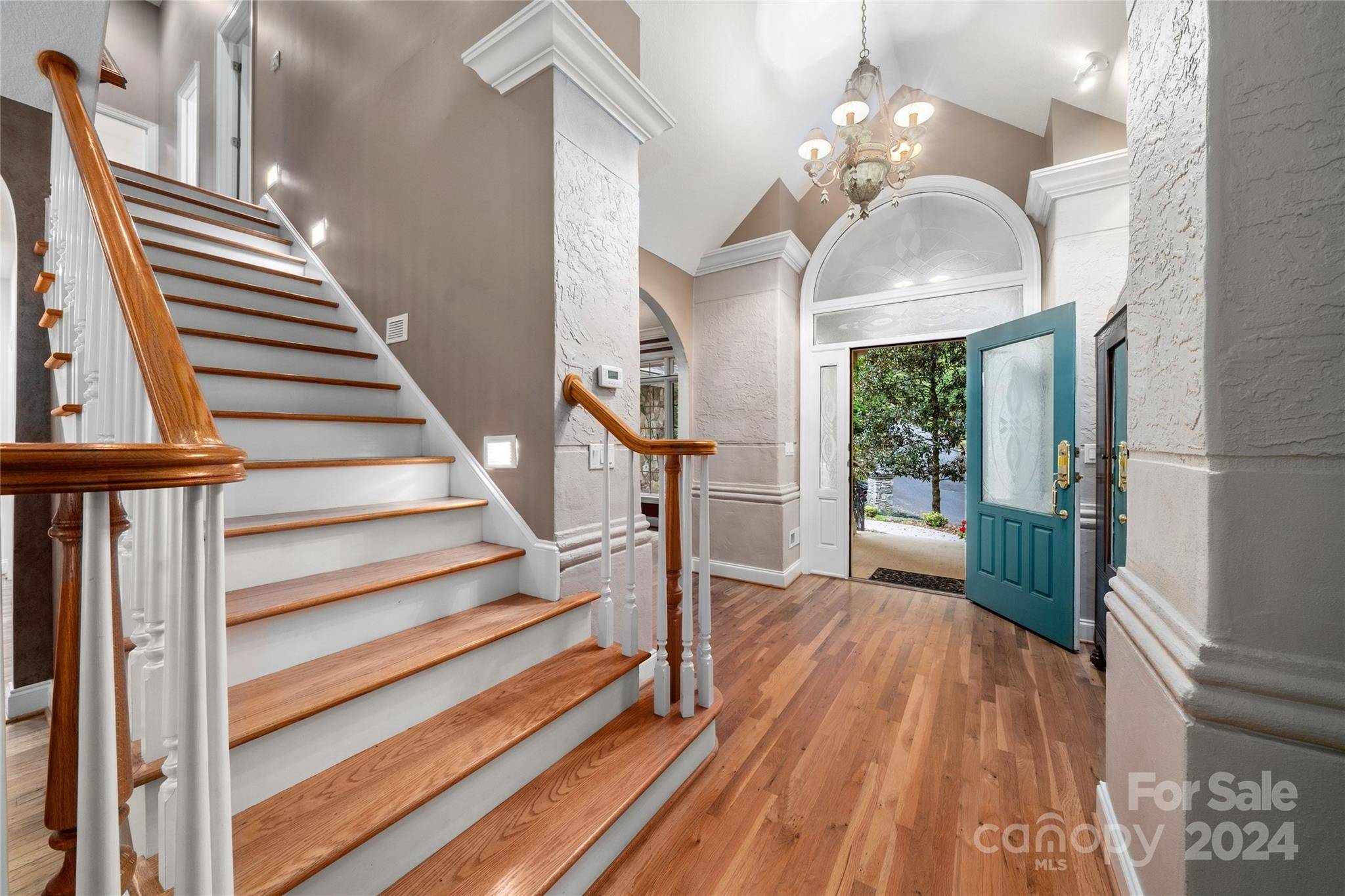 Waynesville, NC 28786,165 Sanctuary DR