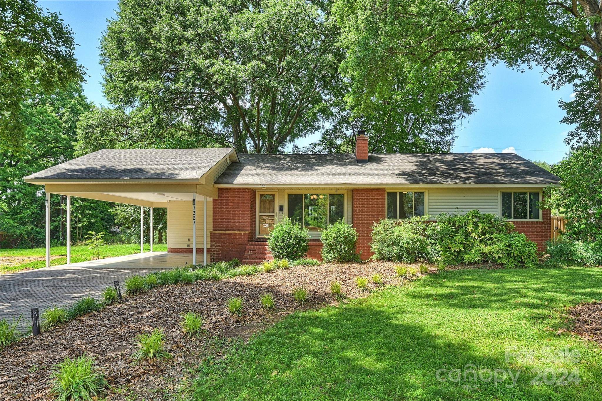 Charlotte, NC 28209,1321 Montford DR