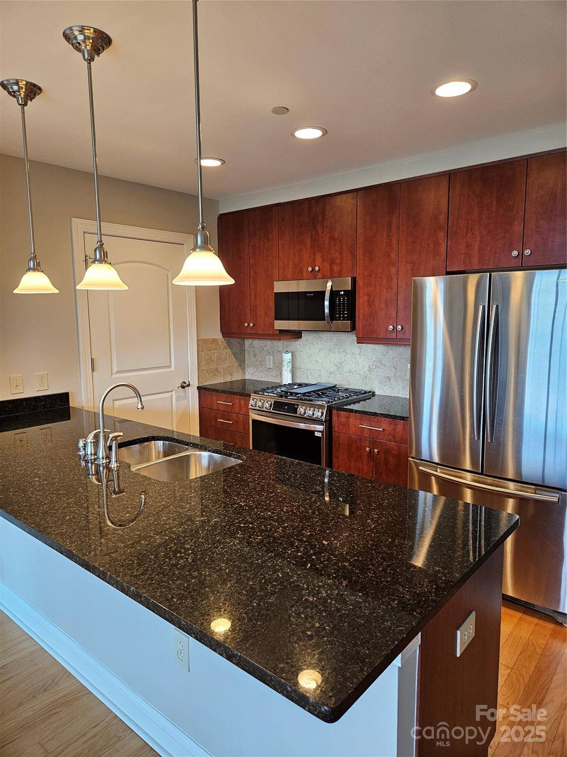 Charlotte, NC 28202,701 Royal CT #309