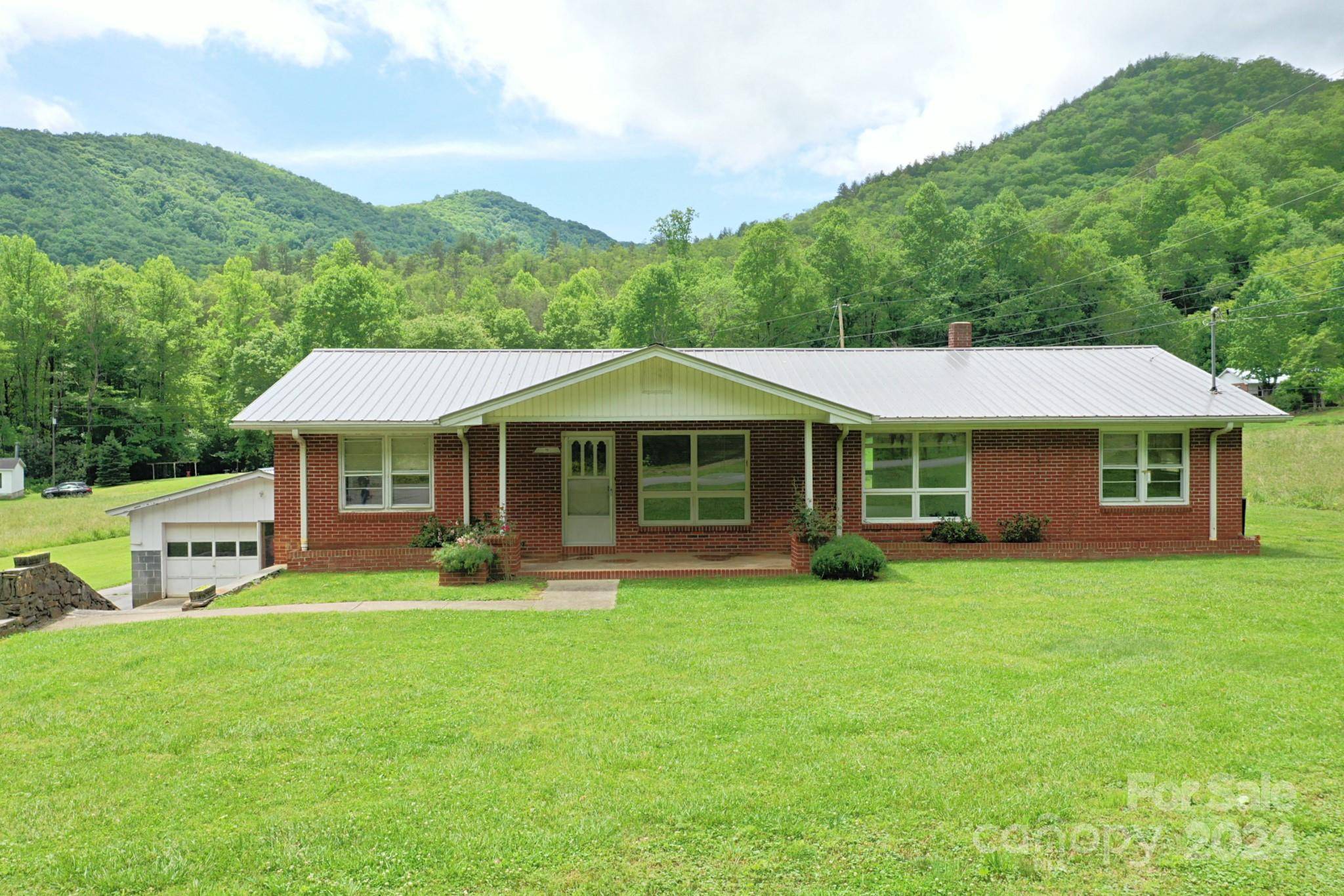 Sylva, NC 28779,16 Newberry DR