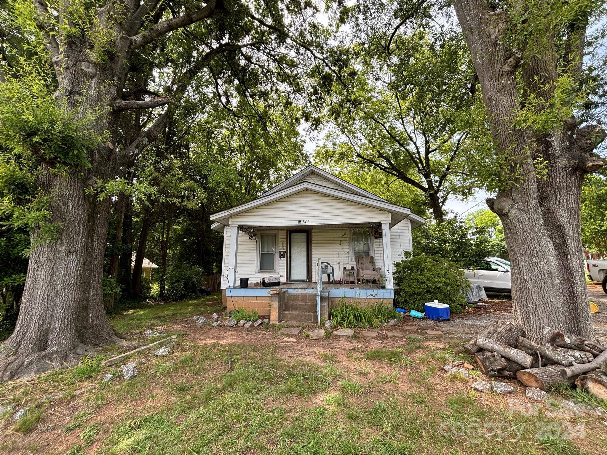 Hickory, NC 28602,142 26th ST SW