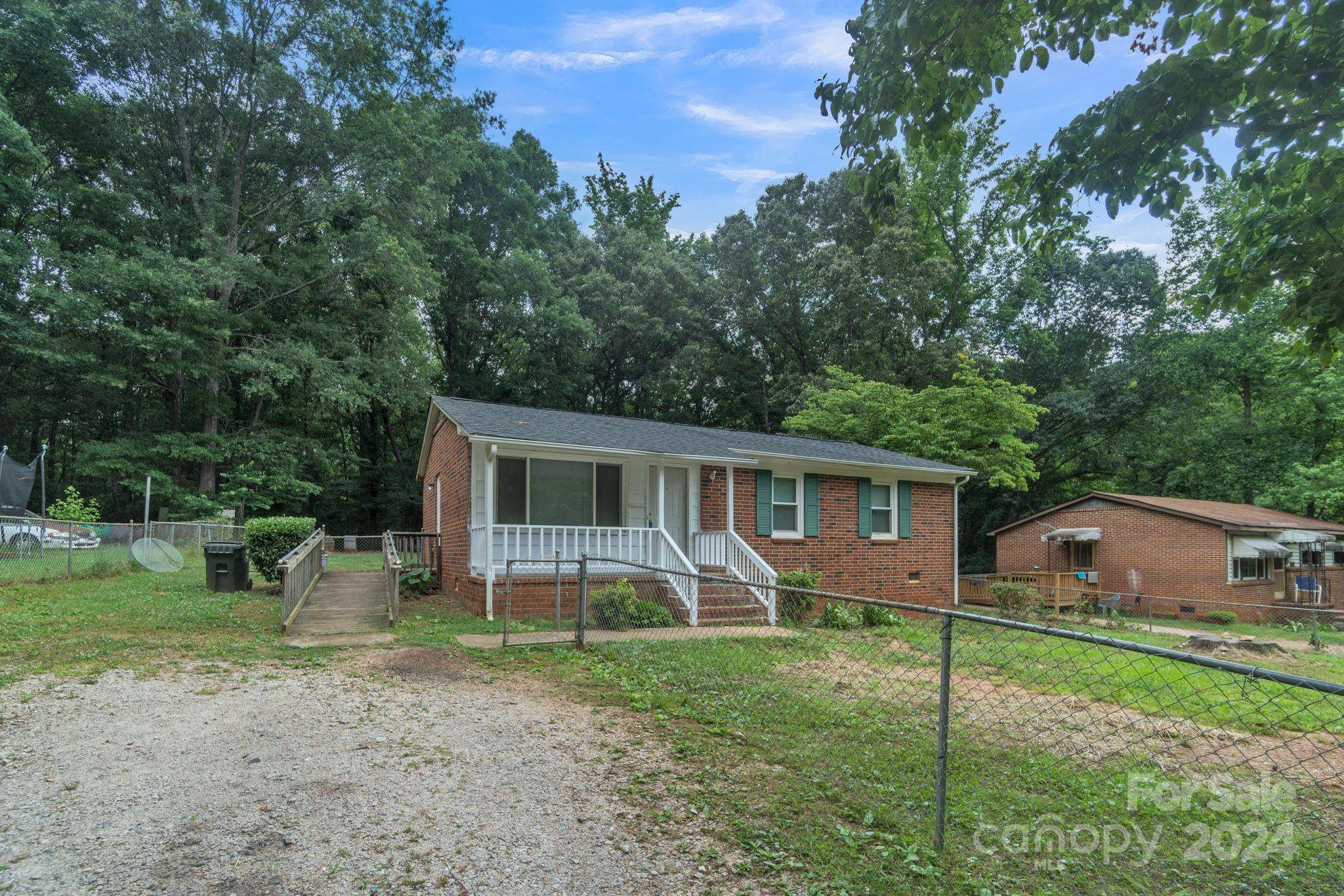 York, SC 29745,121 Hickory LN