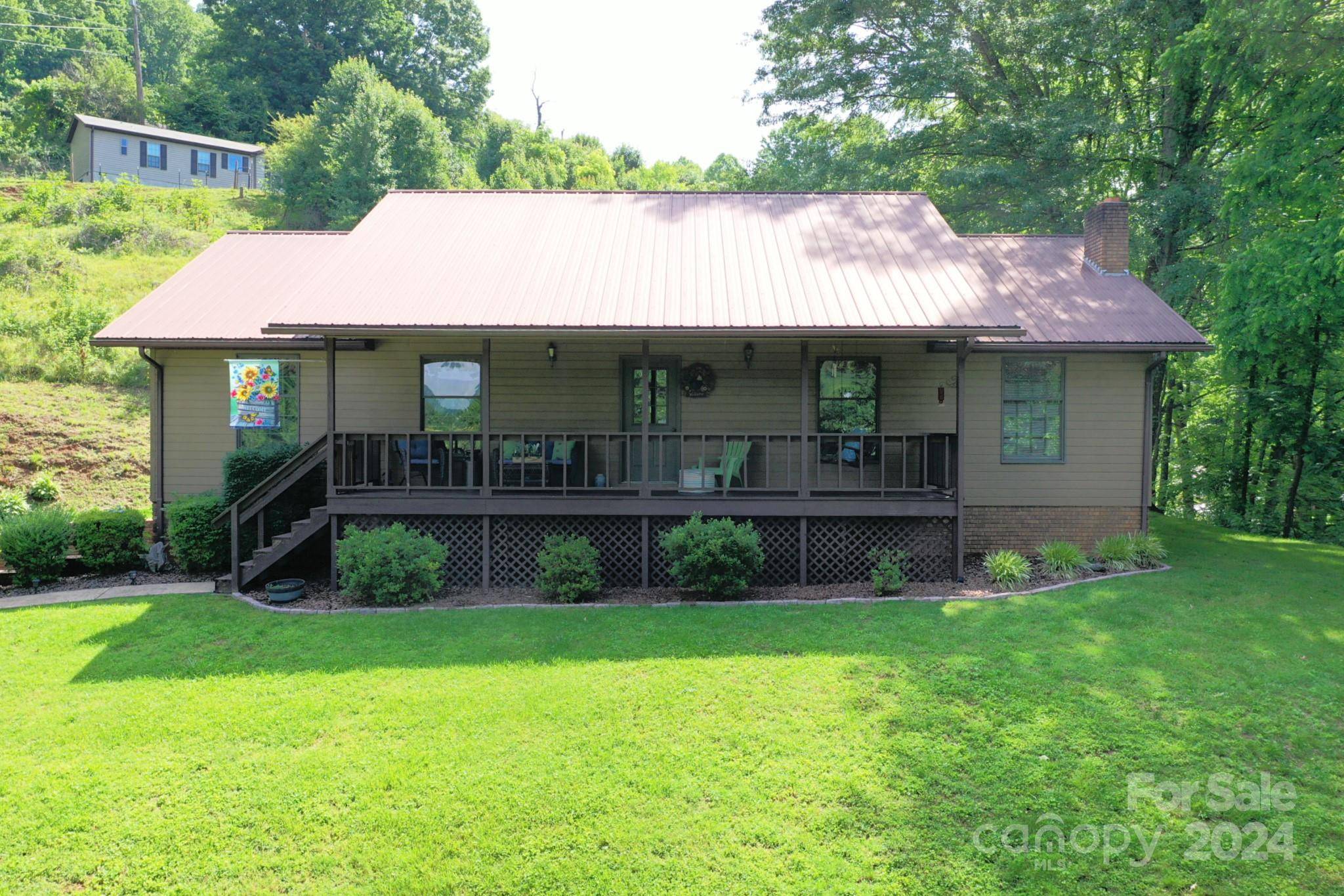 Sylva, NC 28779,491 Racking Cove RD