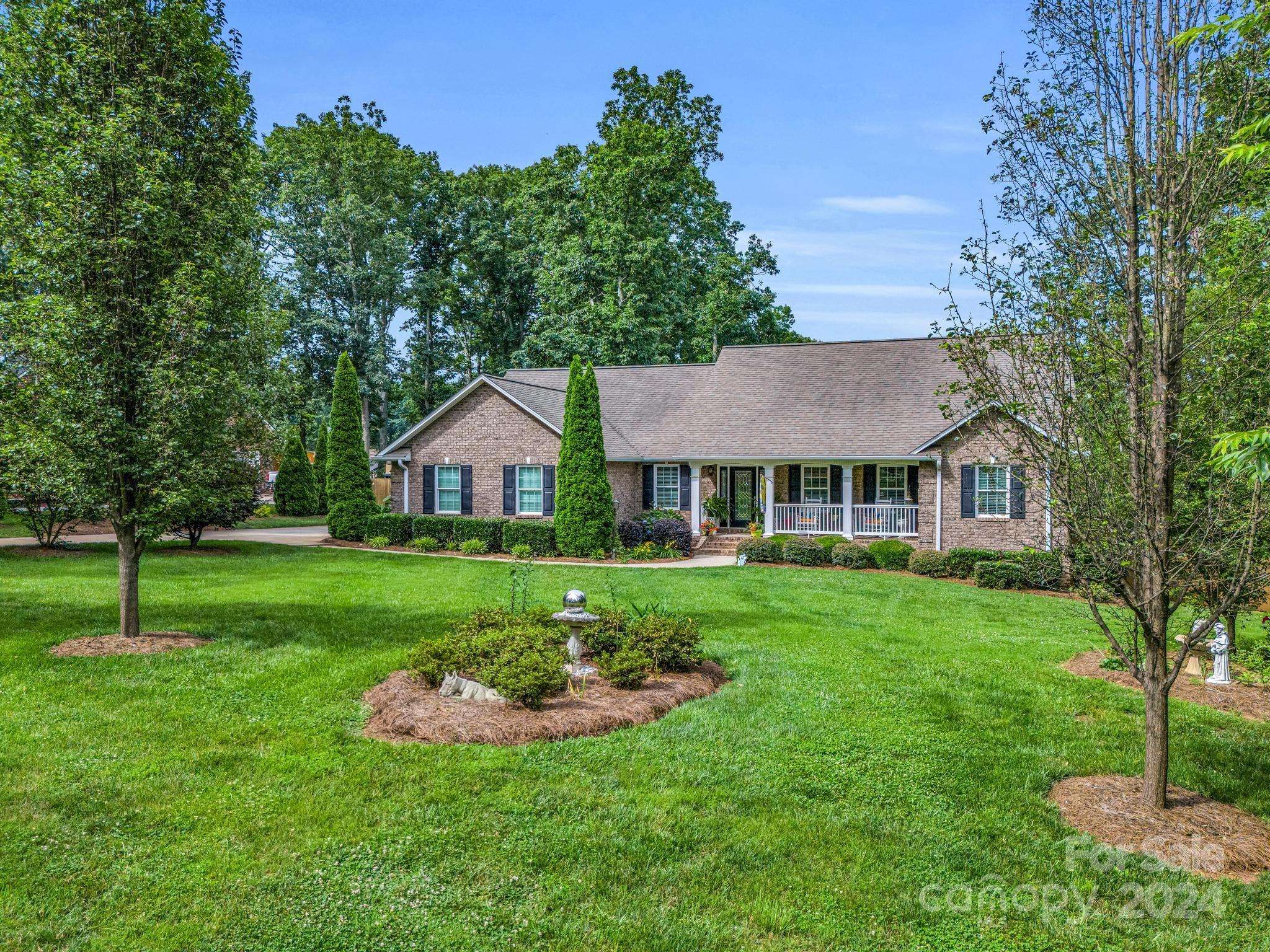 Lincolnton, NC 28092,1555 OAKLIN LN