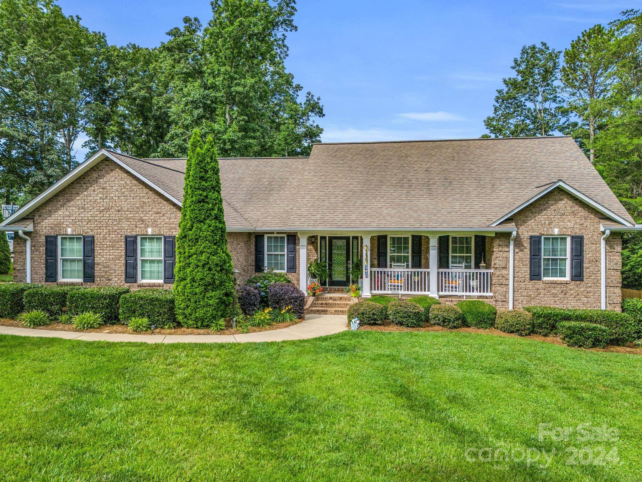 Lincolnton, NC 28092,1555 OAKLIN LN