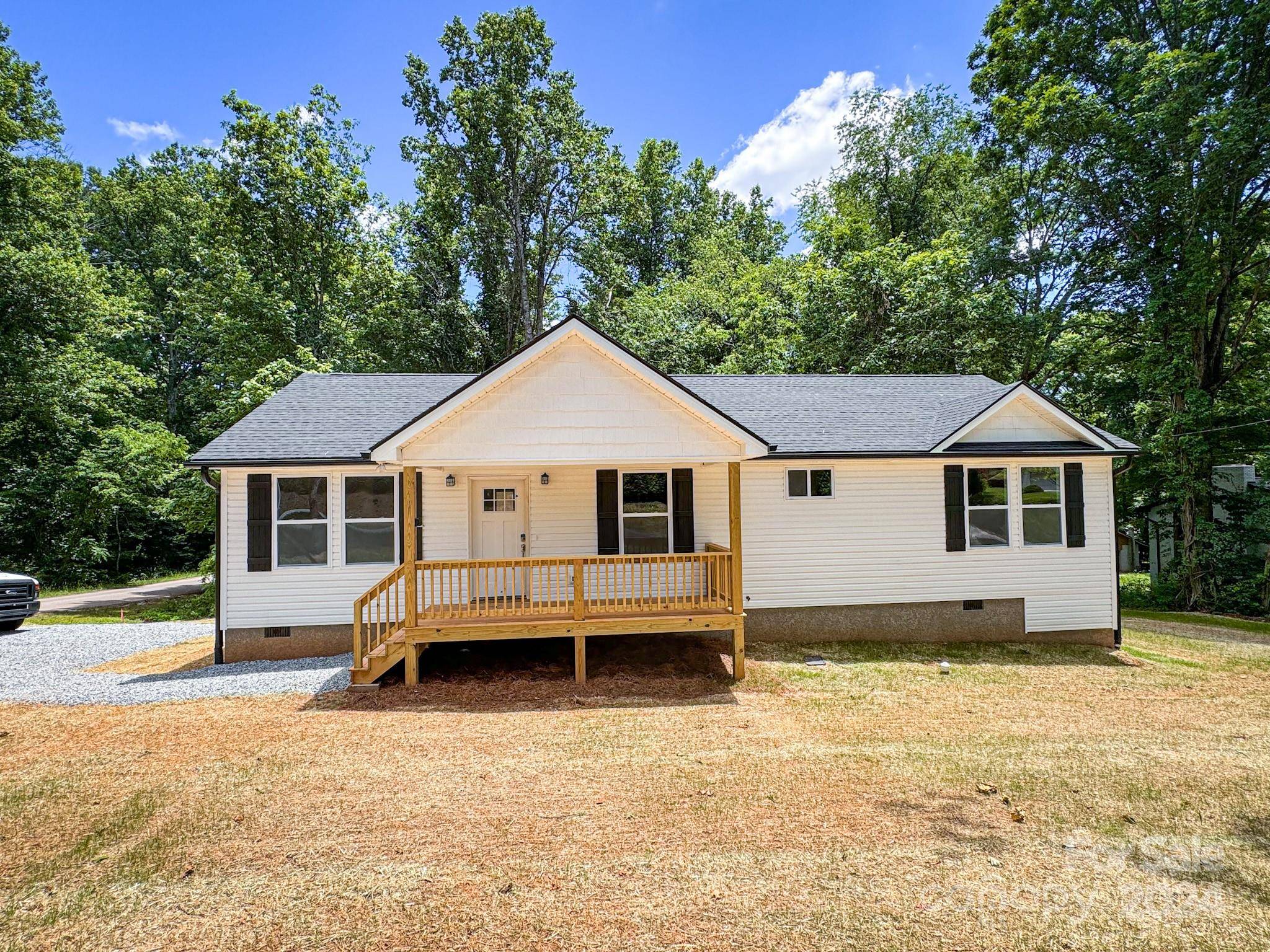 Arden, NC 28704,1 Erika LN