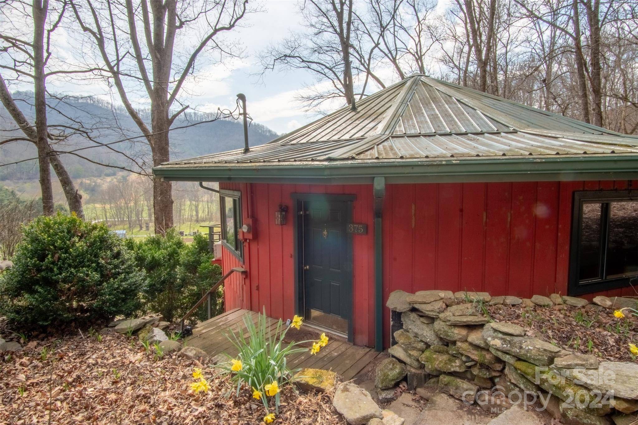 Cullowhee, NC 28723,375 Tobacco RD