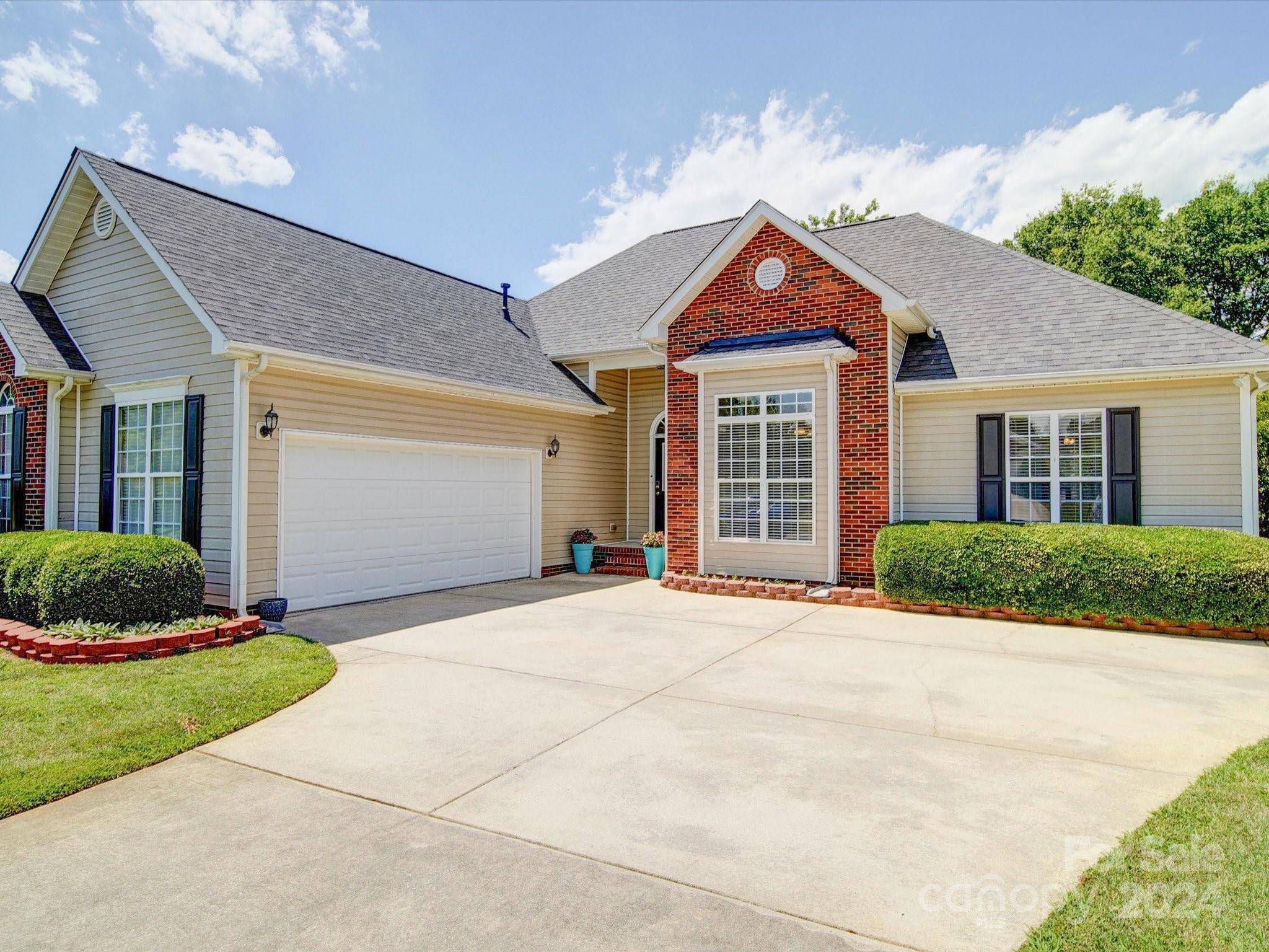 Monroe, NC 28110,2002 Blazing Star LN