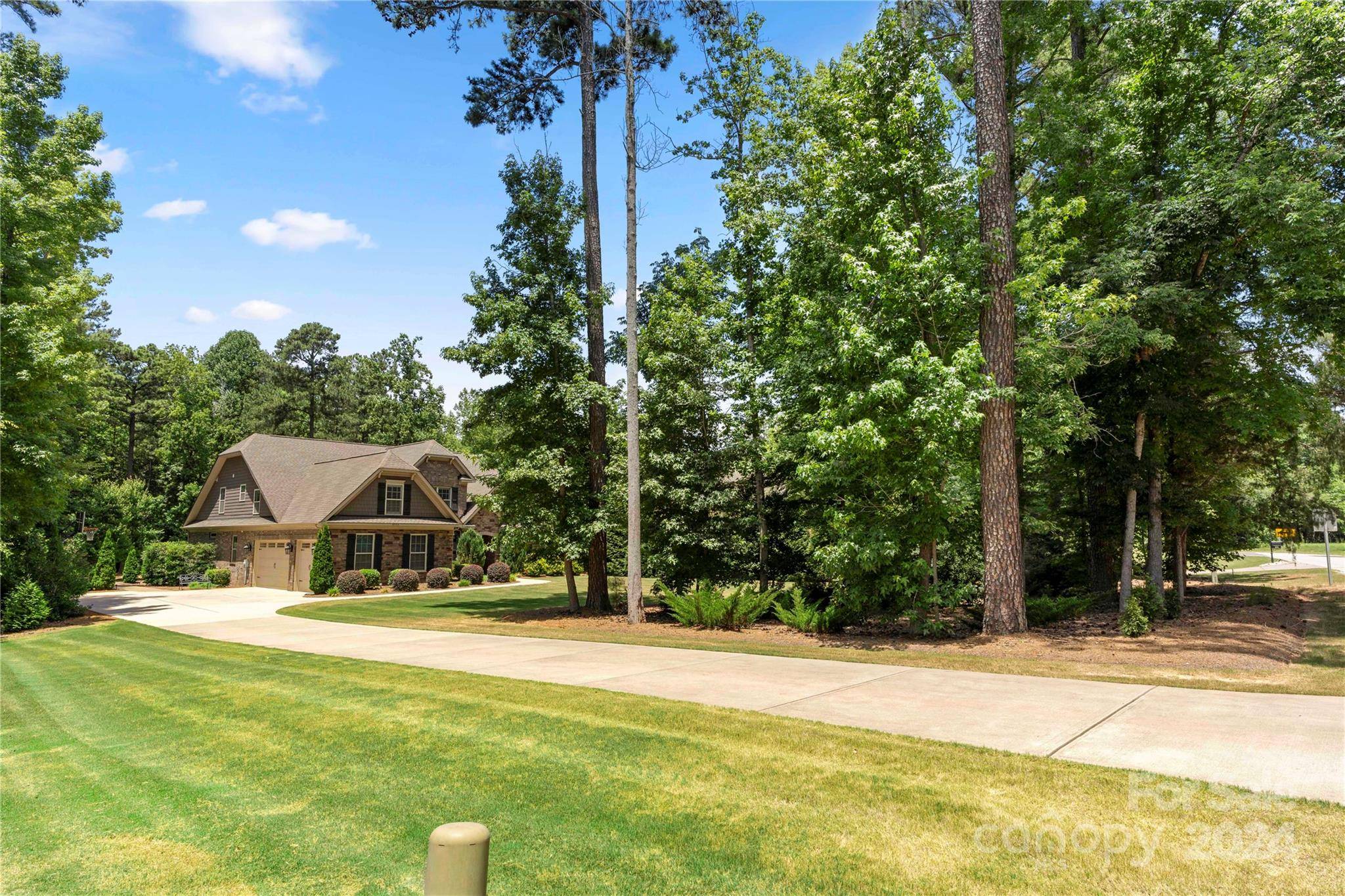 Lake Wylie, SC 29710,4933 River Oaks RD