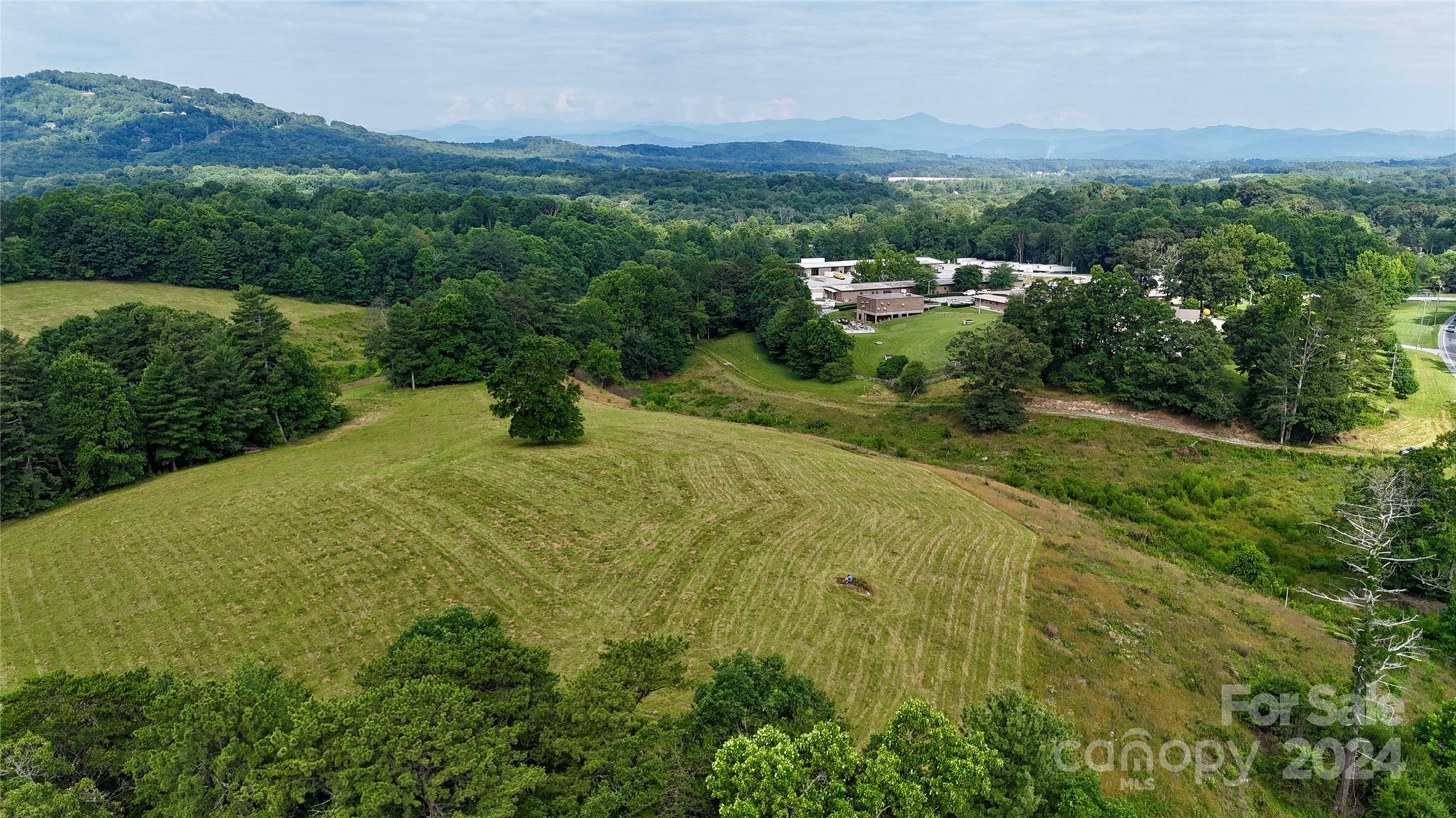 Hendersonville, NC 28792,00 Howard Gap RD