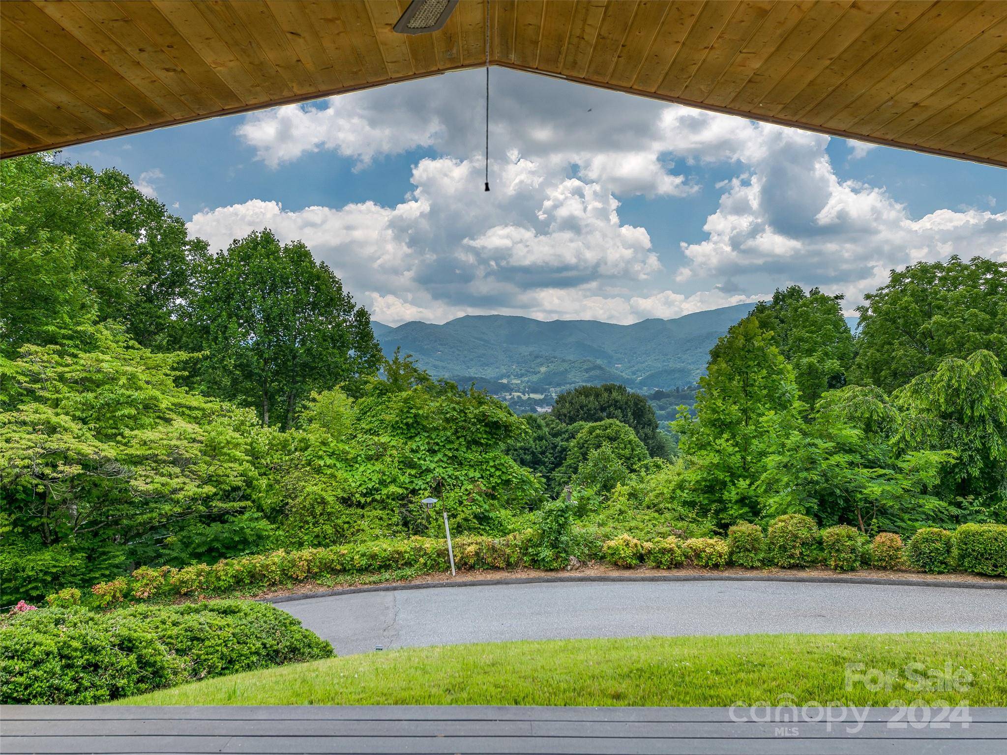 Waynesville, NC 28786,375 Little Mountain RD