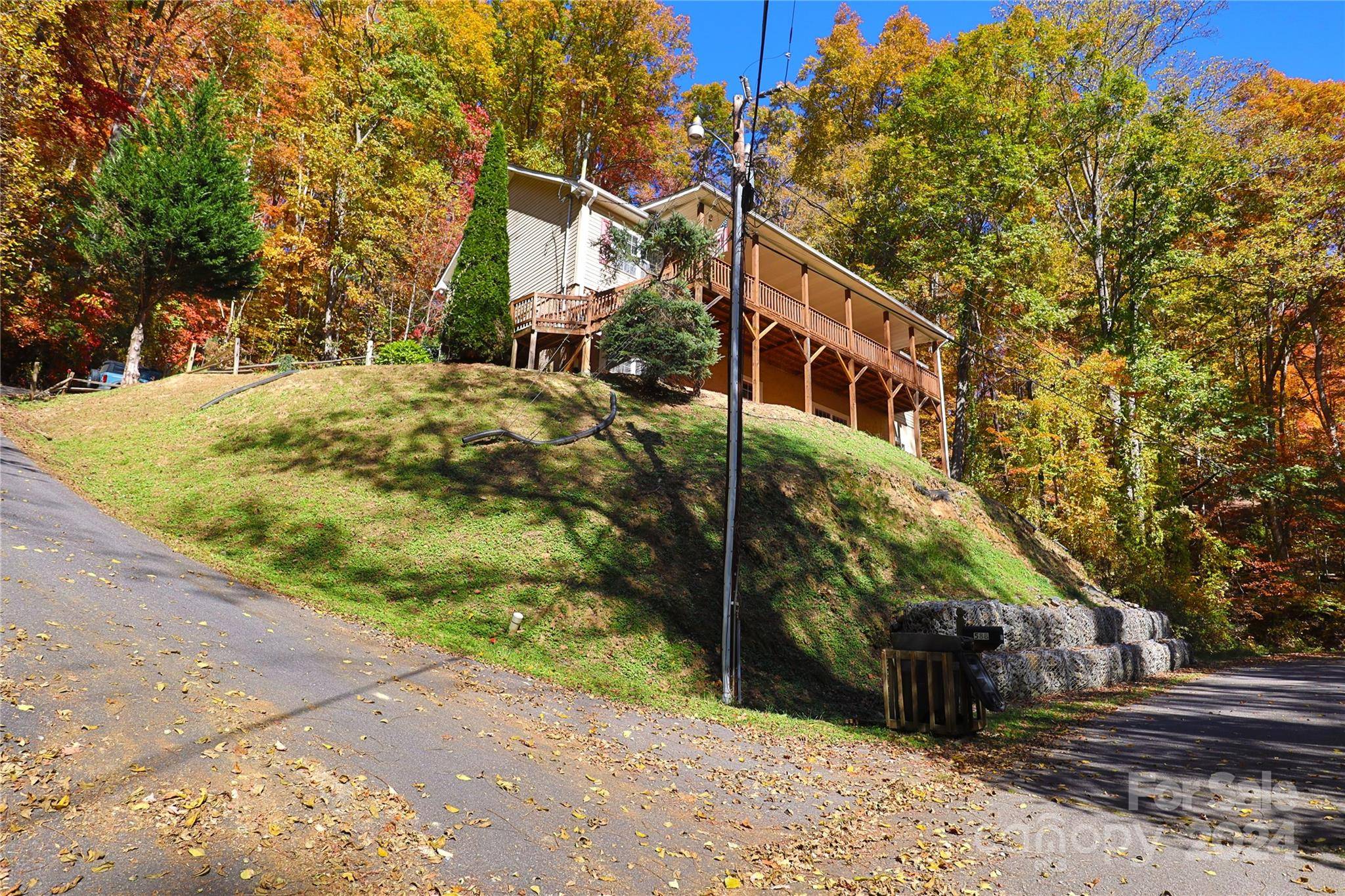 Waynesville, NC 28785,588 Mouzon RD