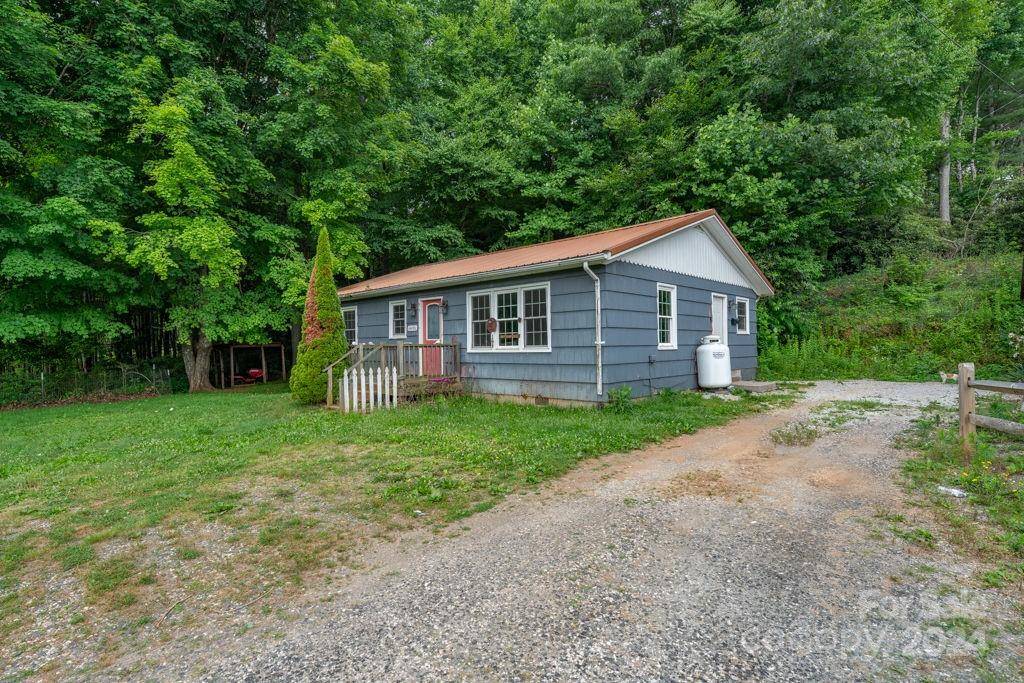 Spruce Pine, NC 28777,14496 S 226 HWY